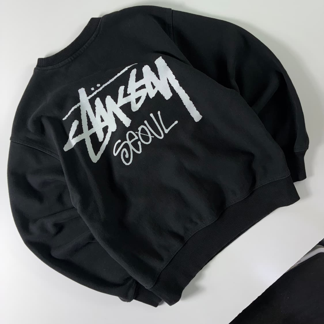 Stussy 스투시 서울 블랙 맨투맨 상품이미지5