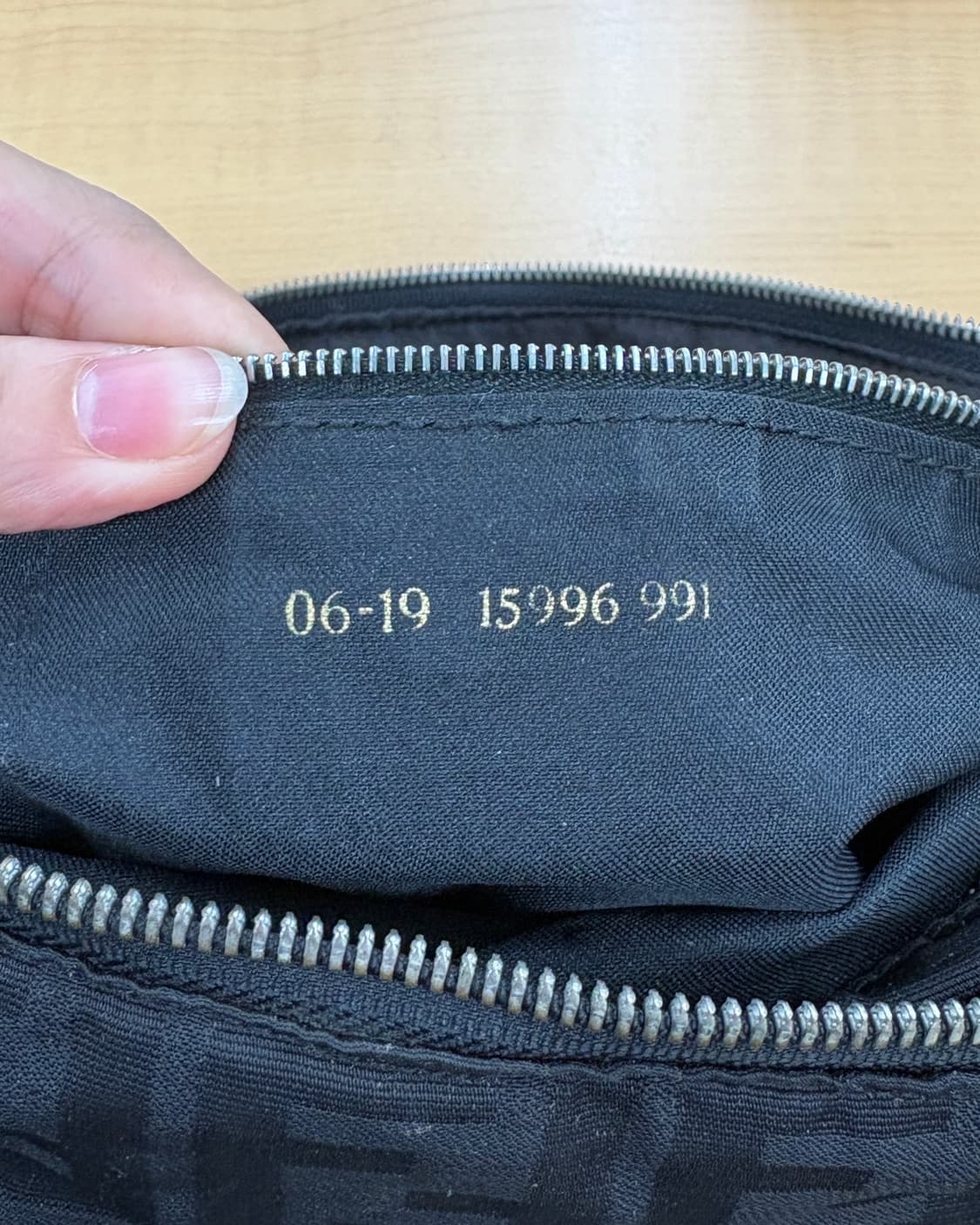 펜디 블랙 주카 나일론 숄더백 상품이미지9