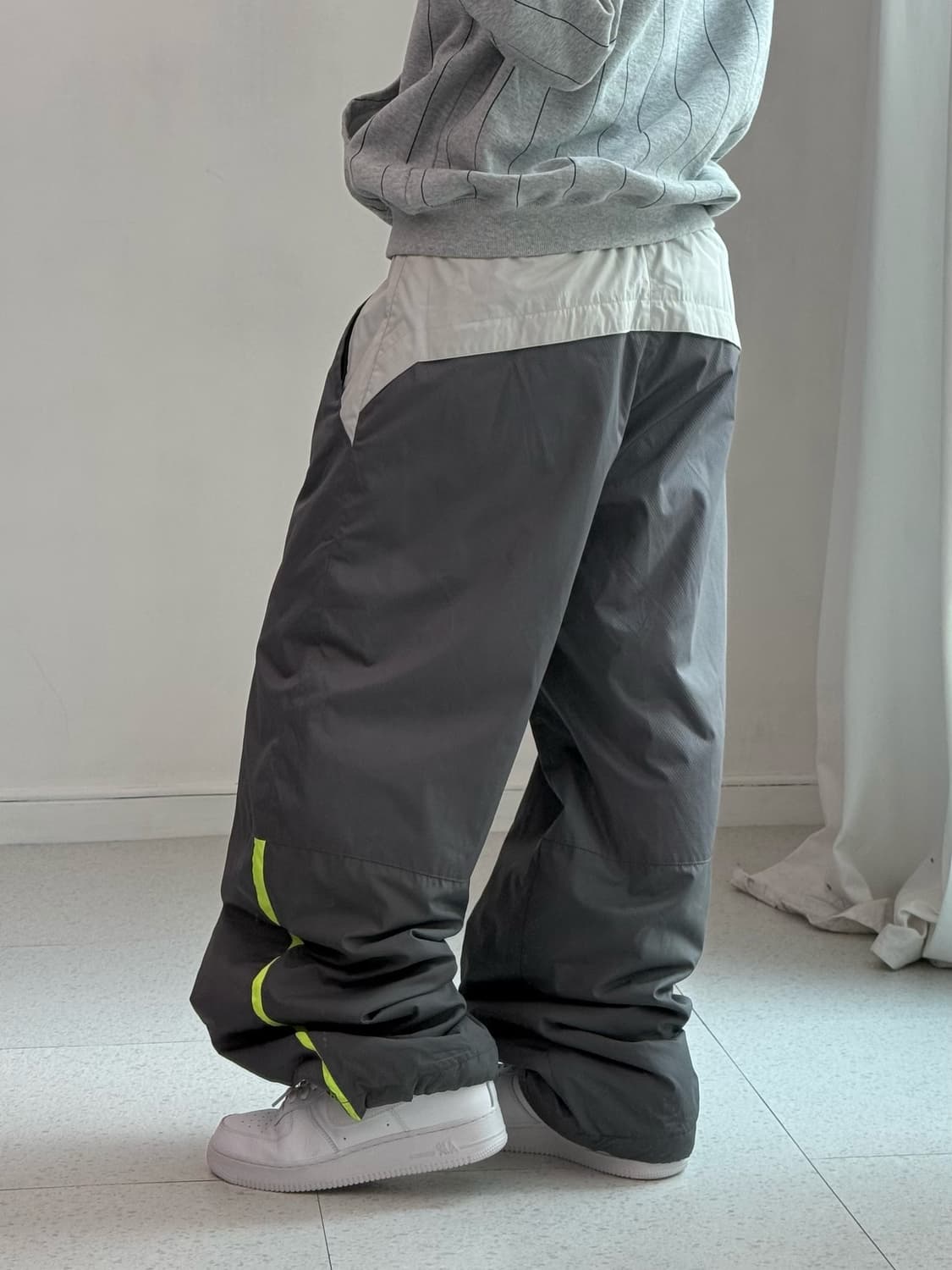 나이키 차콜 그레이 트랙팬츠 상품이미지3