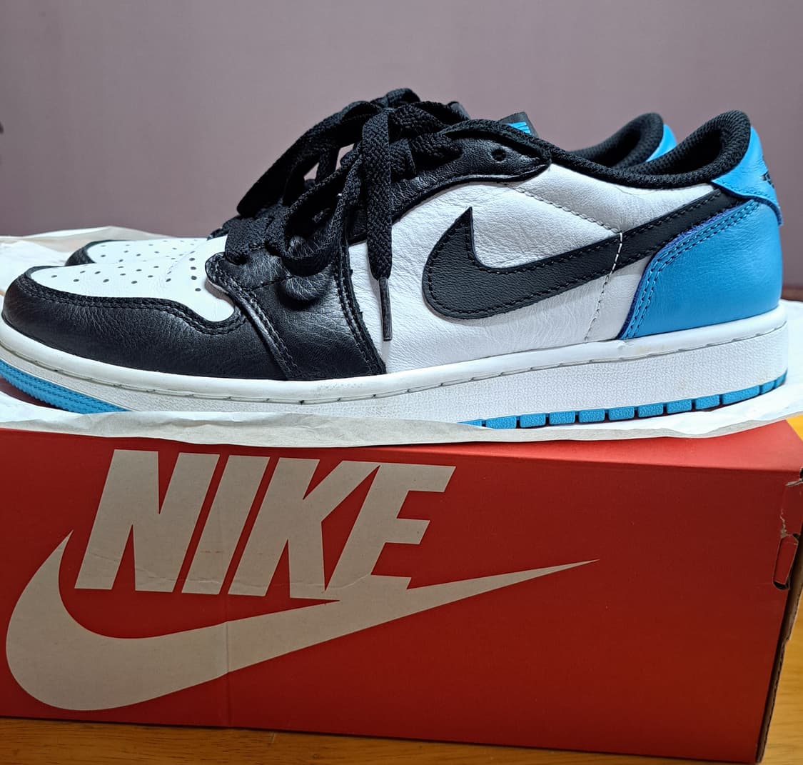 조던 1 레트로 로우 OG 블랙 앤 다크 파우더 블루 상품이미지5