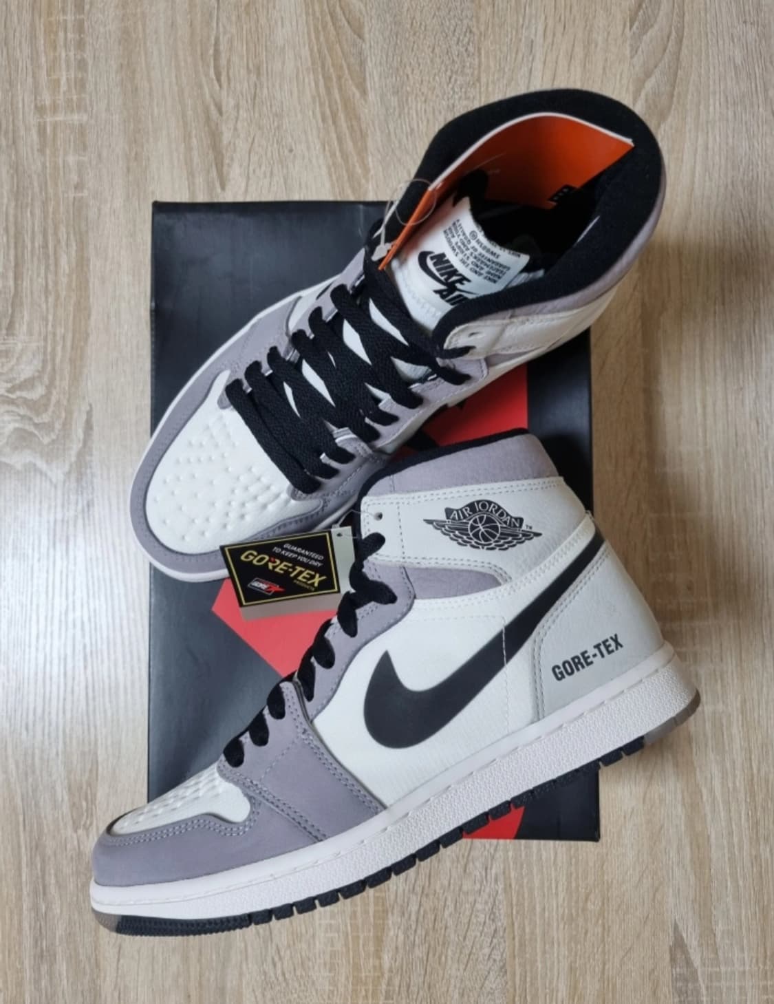 [255]조던1 하이 고어텍스 세일  상품이미지1