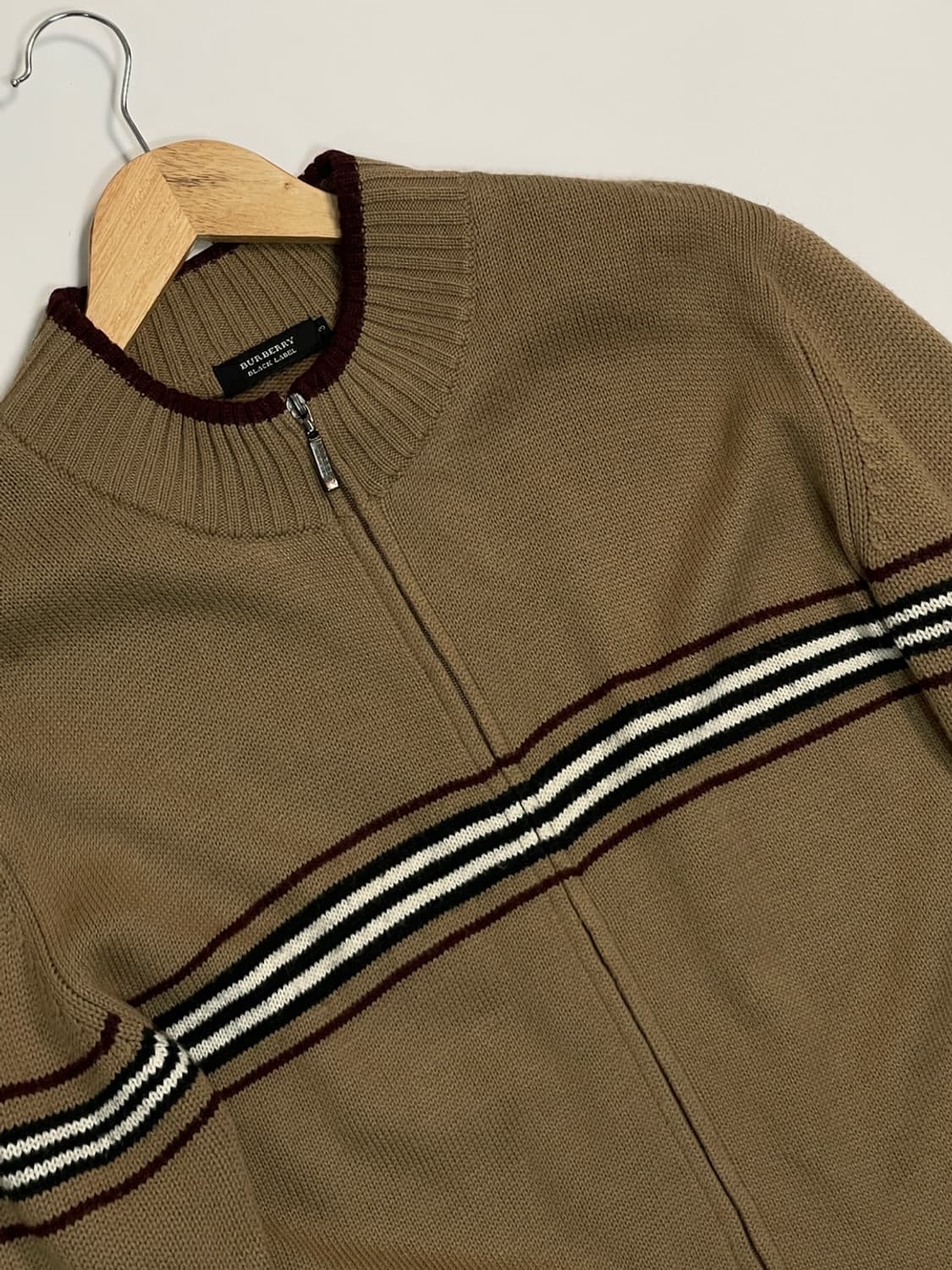버버리 스트라이프 기마로고 니트 집업
 상품이미지5