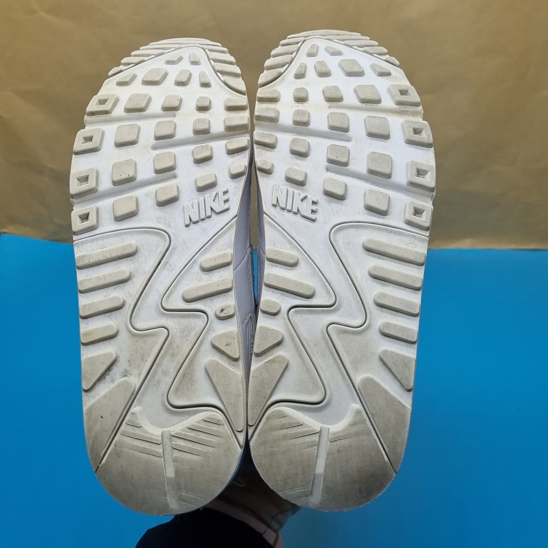 나이키 에어맥스 90 트리플화이트 운동화235 상품이미지3