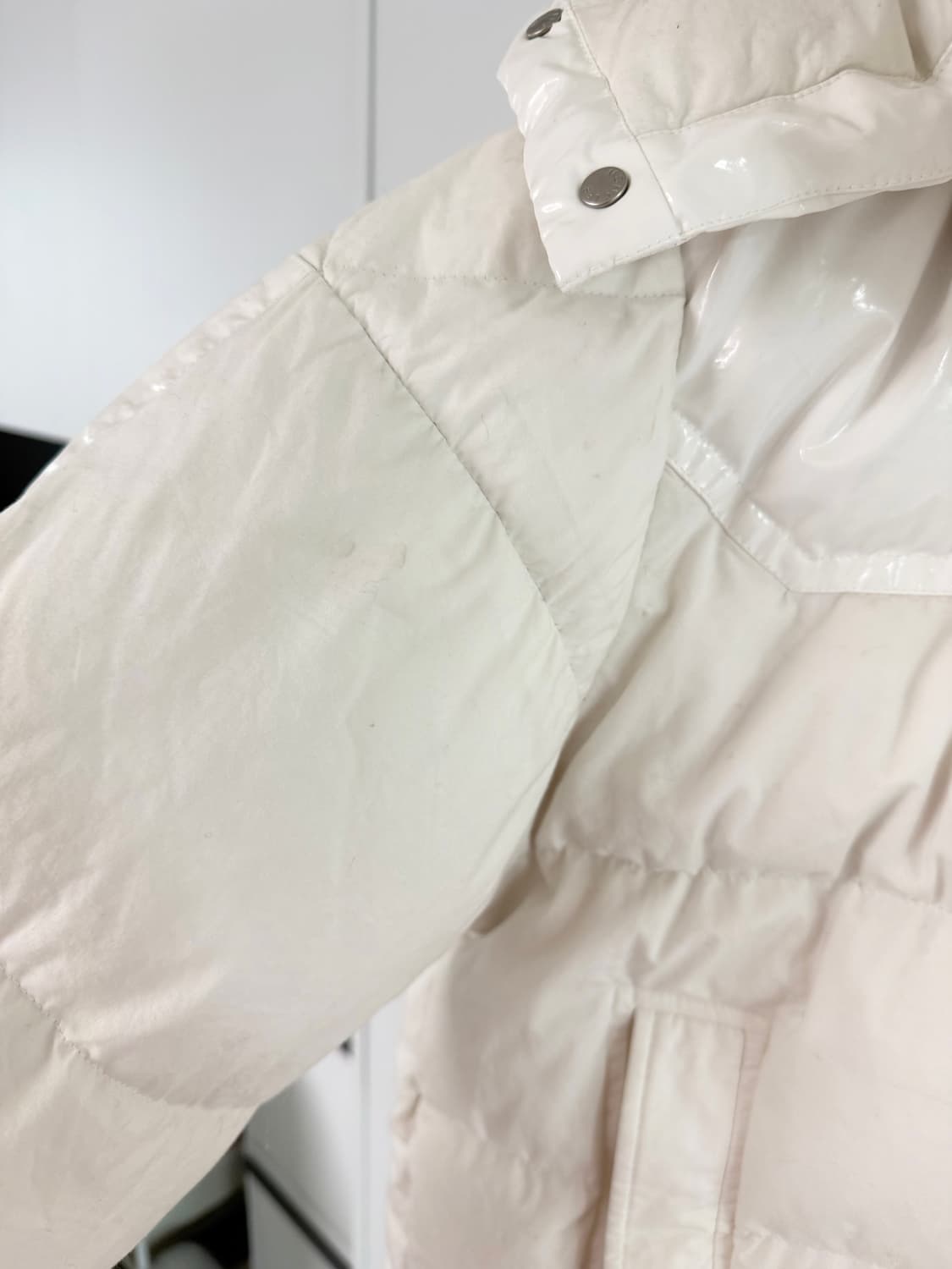 몽클레어 여성 숏패딩 어이보리 2사이즈 상품이미지3