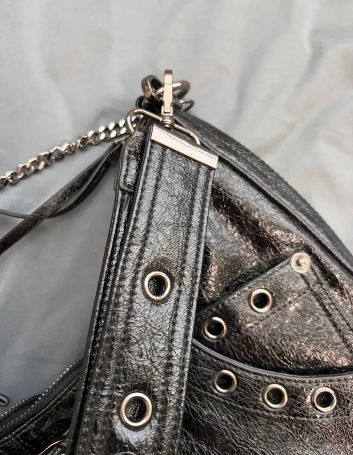 매종미네드 레더 모터사이클 백 상품이미지3