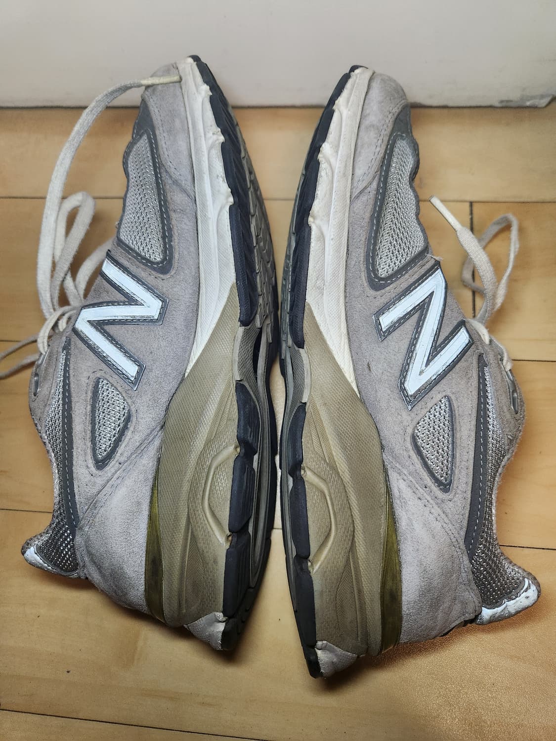 (255) 뉴발란스 990v4 그레이 상품이미지4