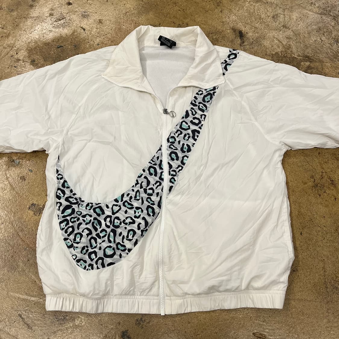 나이키 호피 레오파드 빅 스우시 바람막이  상품이미지3