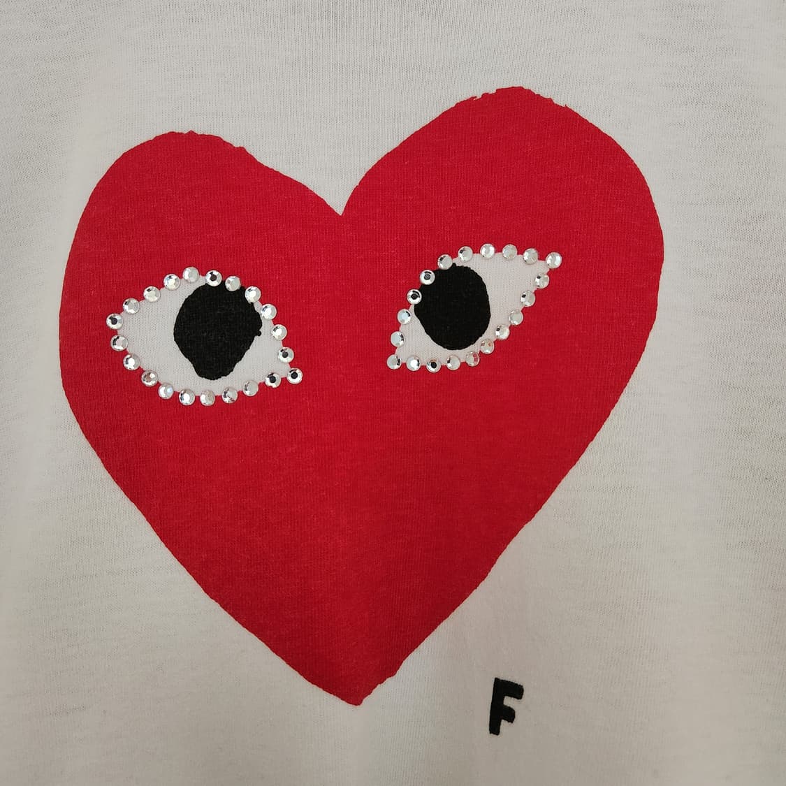 (국내매장판) 꼼데가르송 플레이 화이트 하트 로고 반팔티 M 상품이미지3