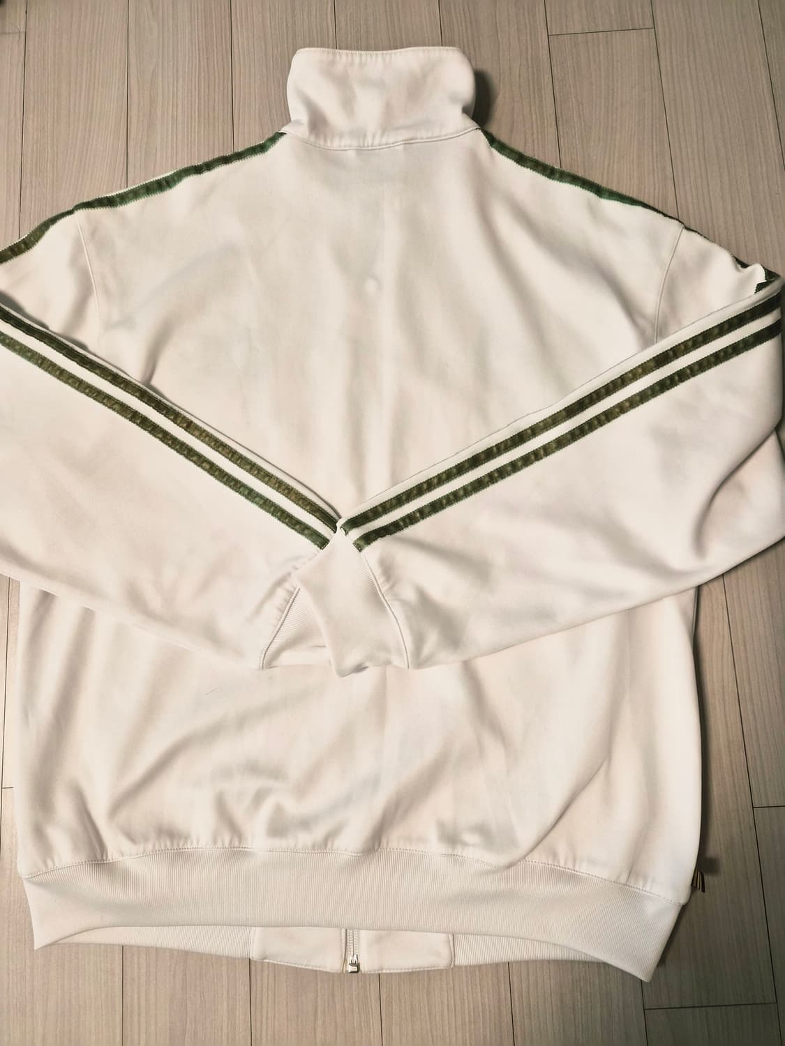 [정품] 아디다스 올드스쿨 빅로고 트랙탑 (화이트/카키) 상품이미지4