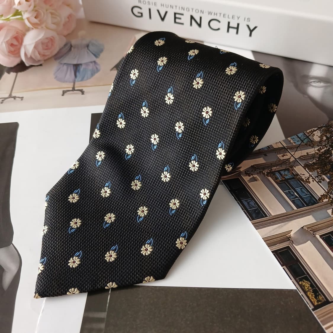 지방시 실크 블랙 플라워 자카드 넥타이 9.6cm A등급 A18890
 상품이미지2