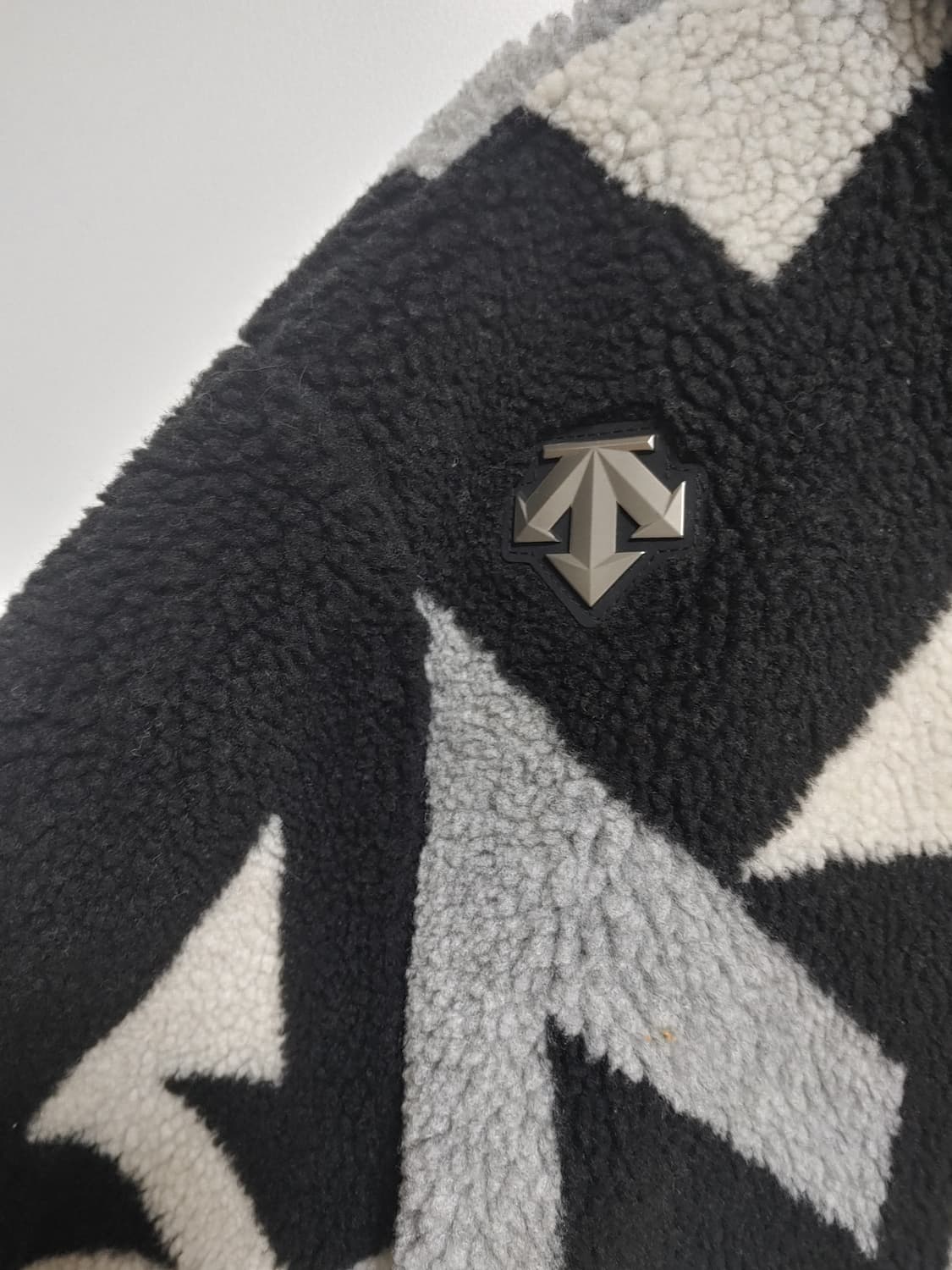 데상트   스피릿 셰르파 플리스 자켓  -L사이즈 상품이미지4