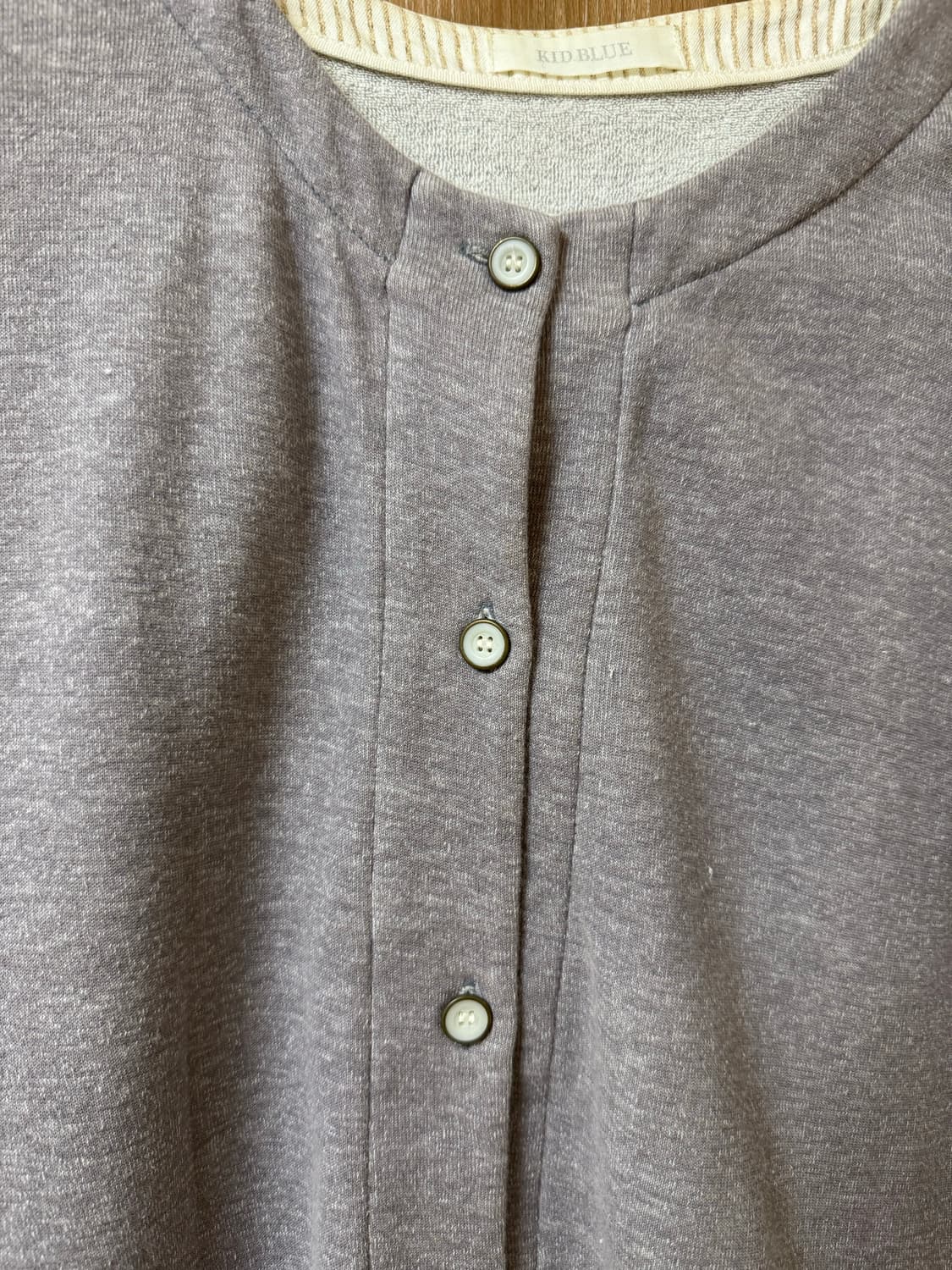 연보라 라운드넥 버튼 가디건 상품이미지3