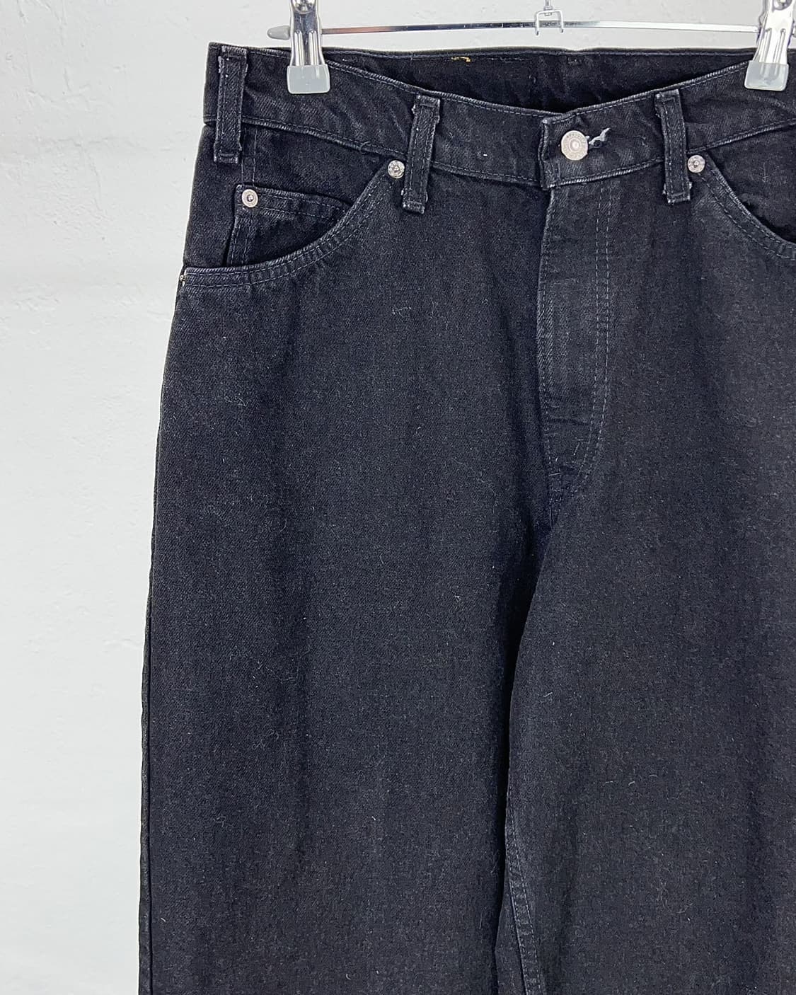 리바이스 560 루즈 테이퍼드 오렌지 탭 블랙 데님 팬츠 상품이미지2