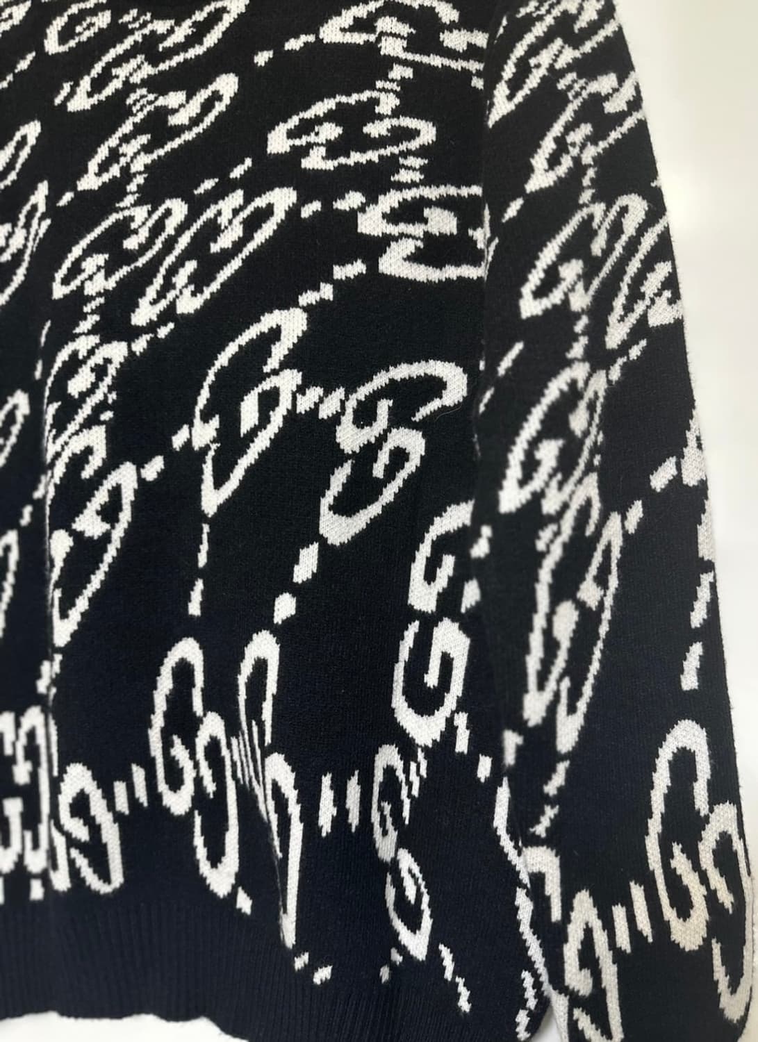 구찌 GG 로고 블랙 니트 스웨터 정품 상품이미지3