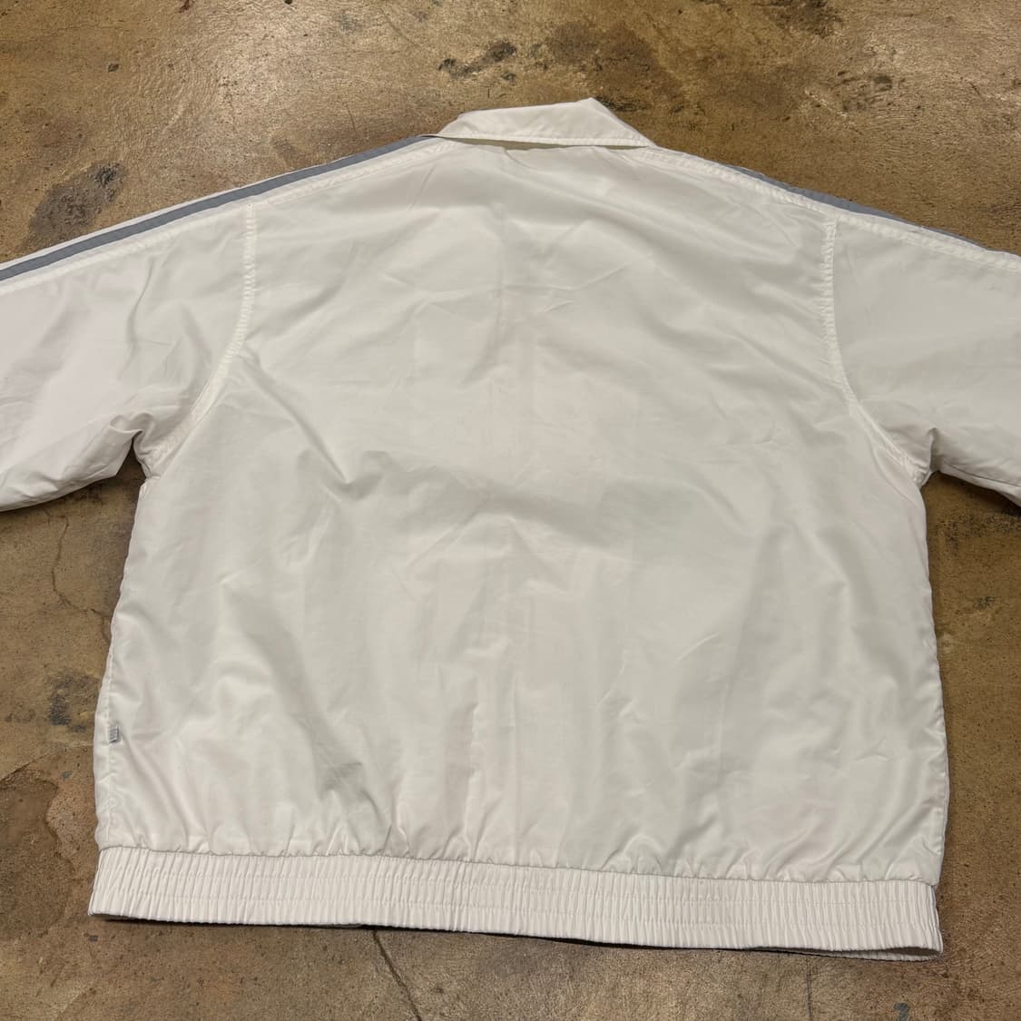 아디다스 화이트 그레이 흰실 바람막이 상품이미지4