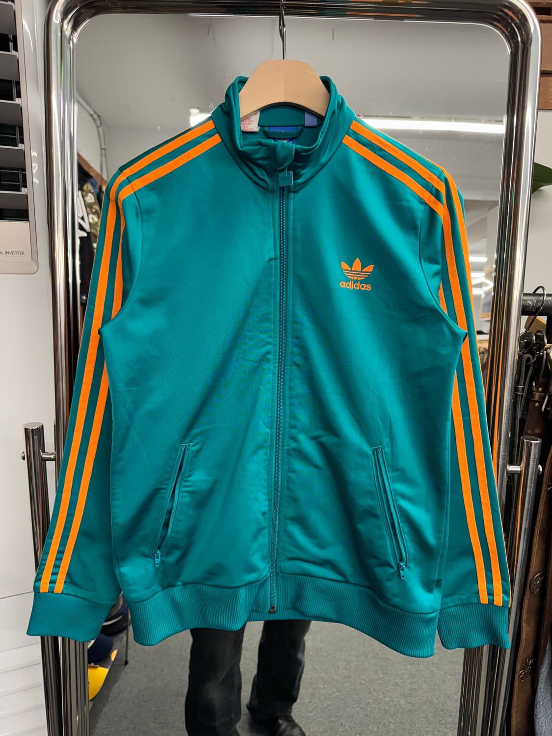 아디다스 유로파 그린/오렌지 후면 프린팅 트랙탑 져지 상품이미지1