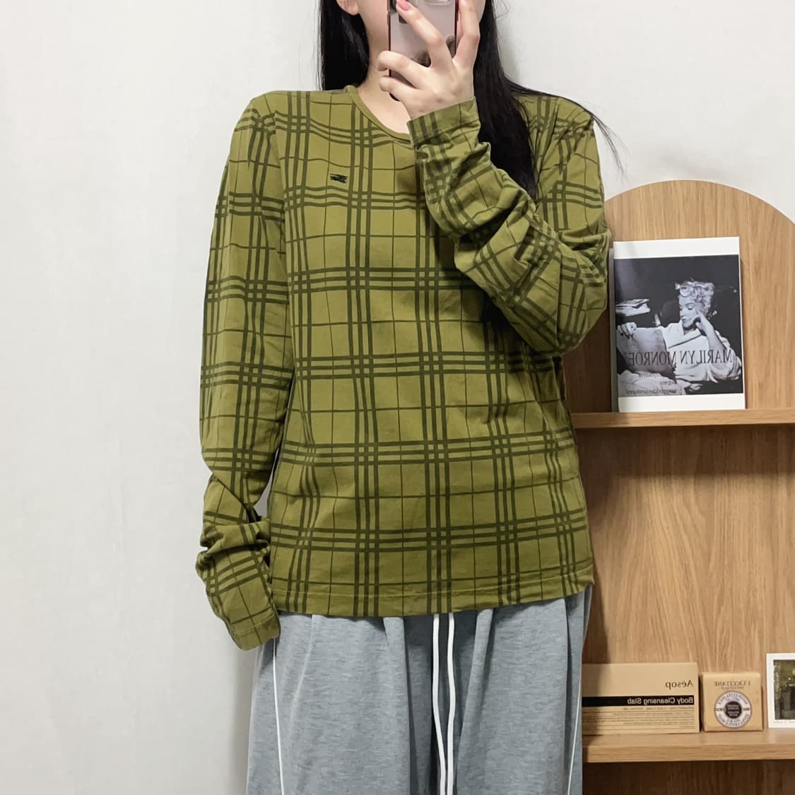 [정품] 버버리 올리브체크 라운드 긴팔티 [ M ] 상품이미지3