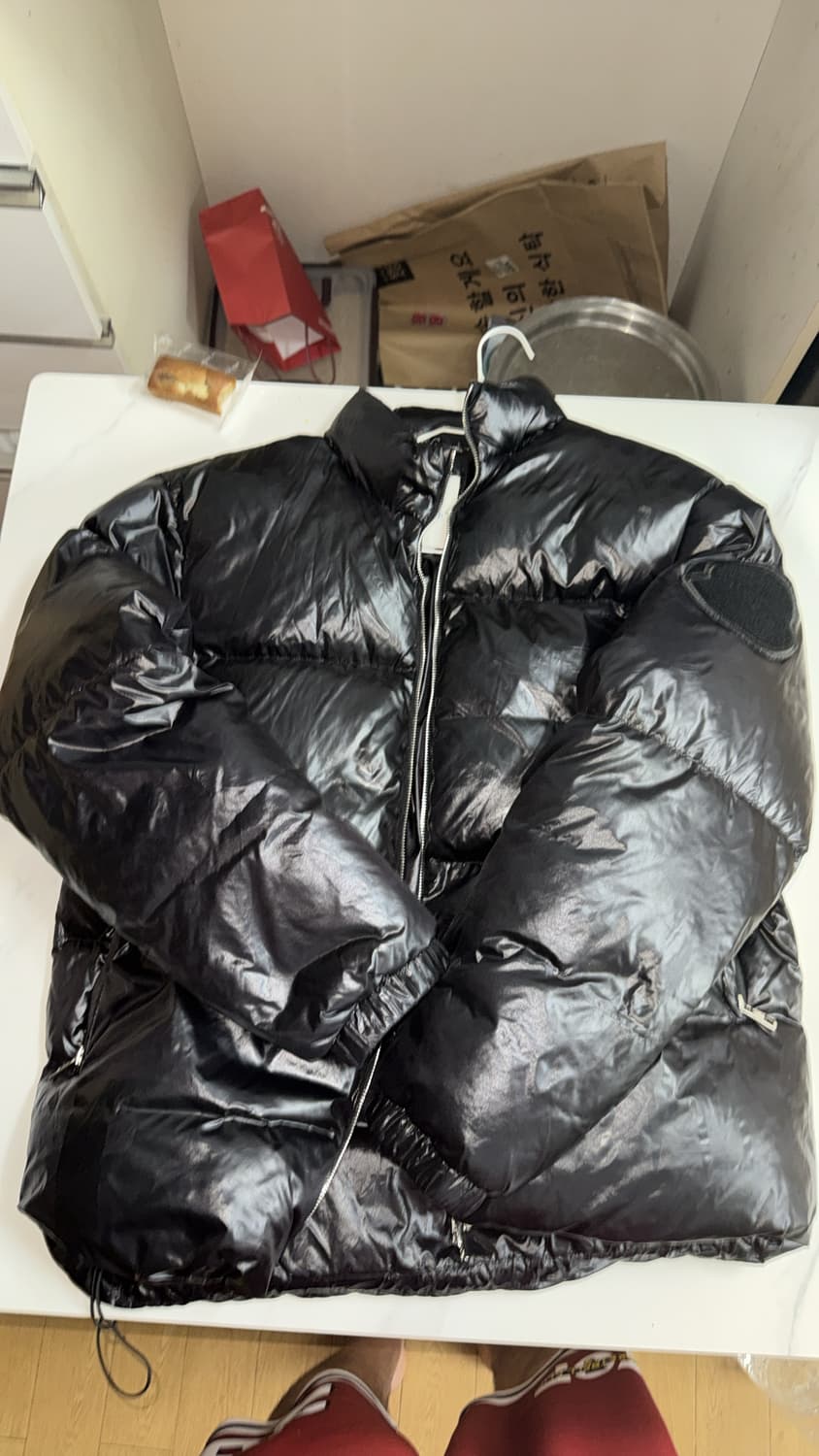 몽클레어 유광 패딩 제품 코드 = E20914196355 68950 상품이미지4