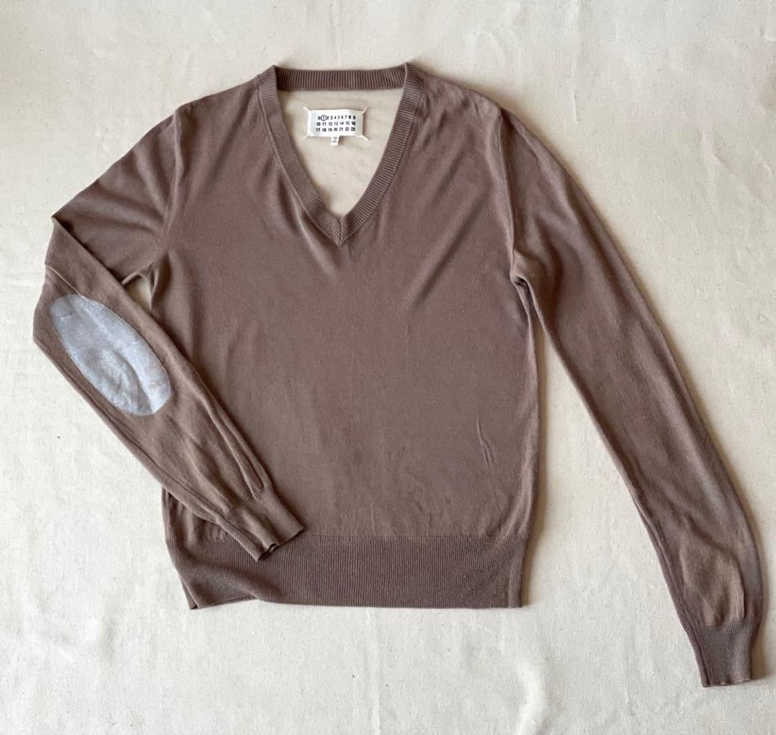 마르지엘라 엘보우 패치 시스루 니트 상품이미지1