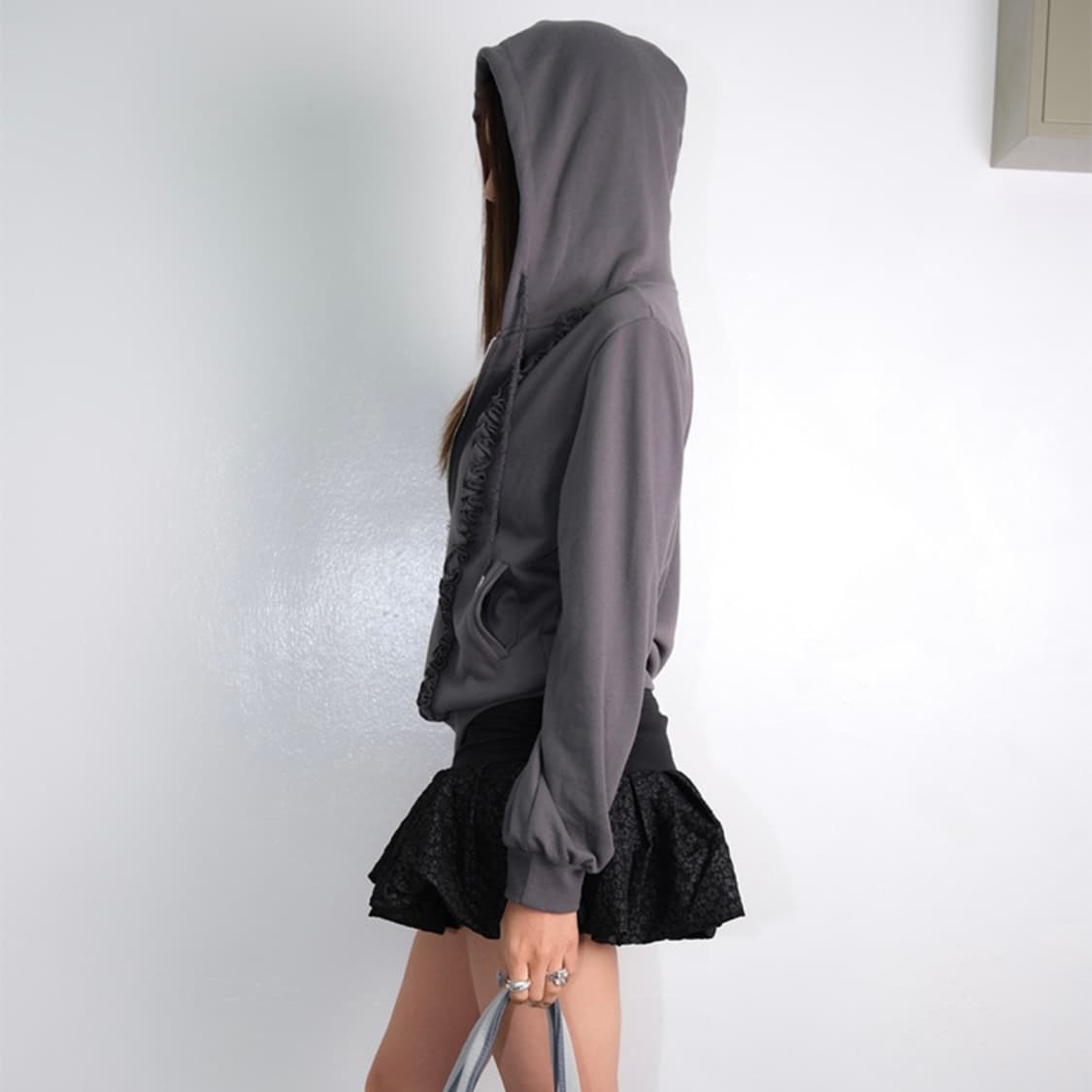 losesleepover 루즈슬립오버 프릴 로고 후드 집업 다크 그레이 상품이미지5