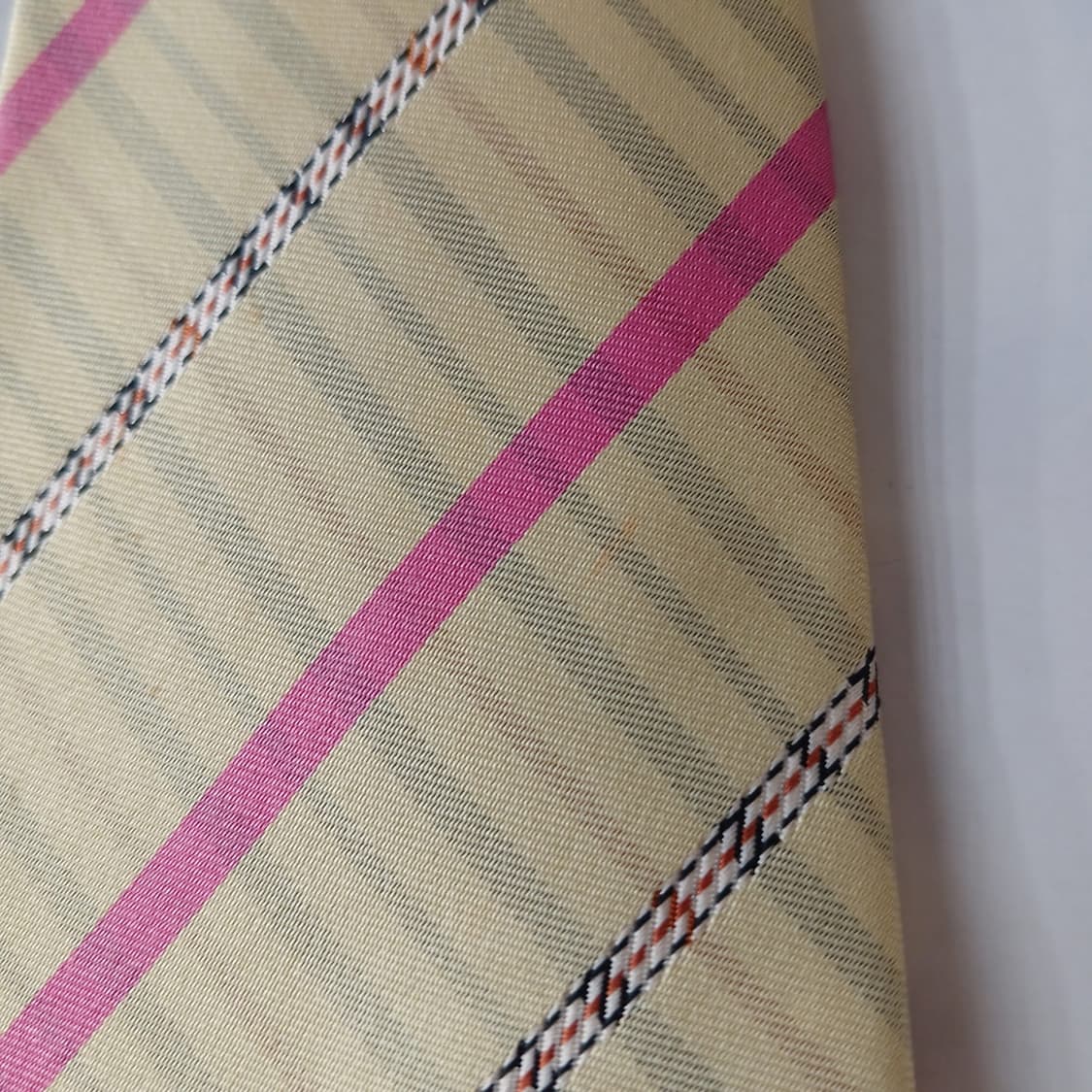 닥스 실크 옐로우 스트라이프 넥타이 9.6cm A등급 A1943
 상품이미지7