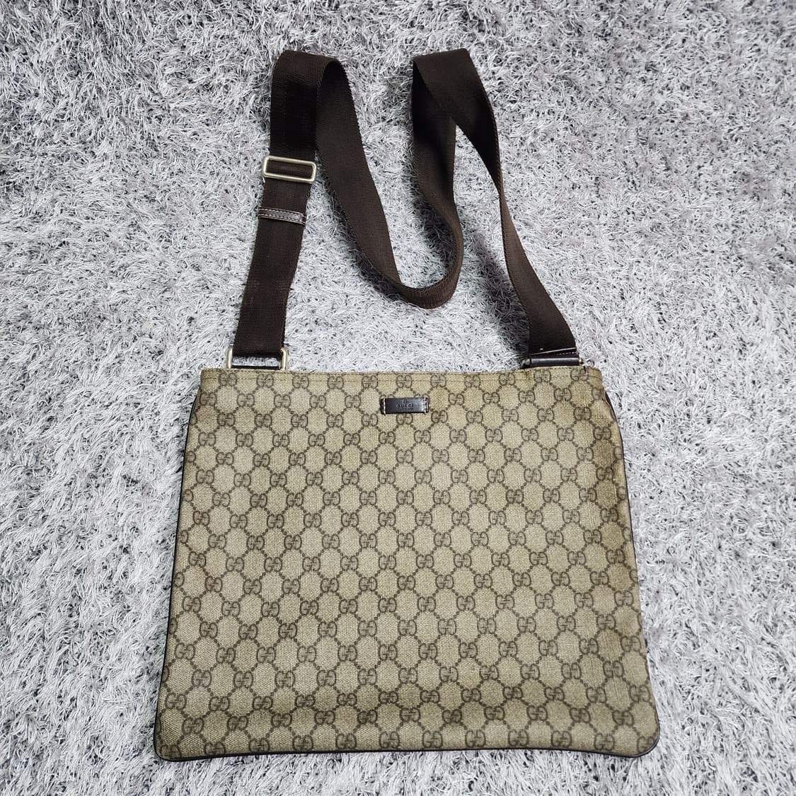 구찌 GG PVC 크로스백 상품이미지1