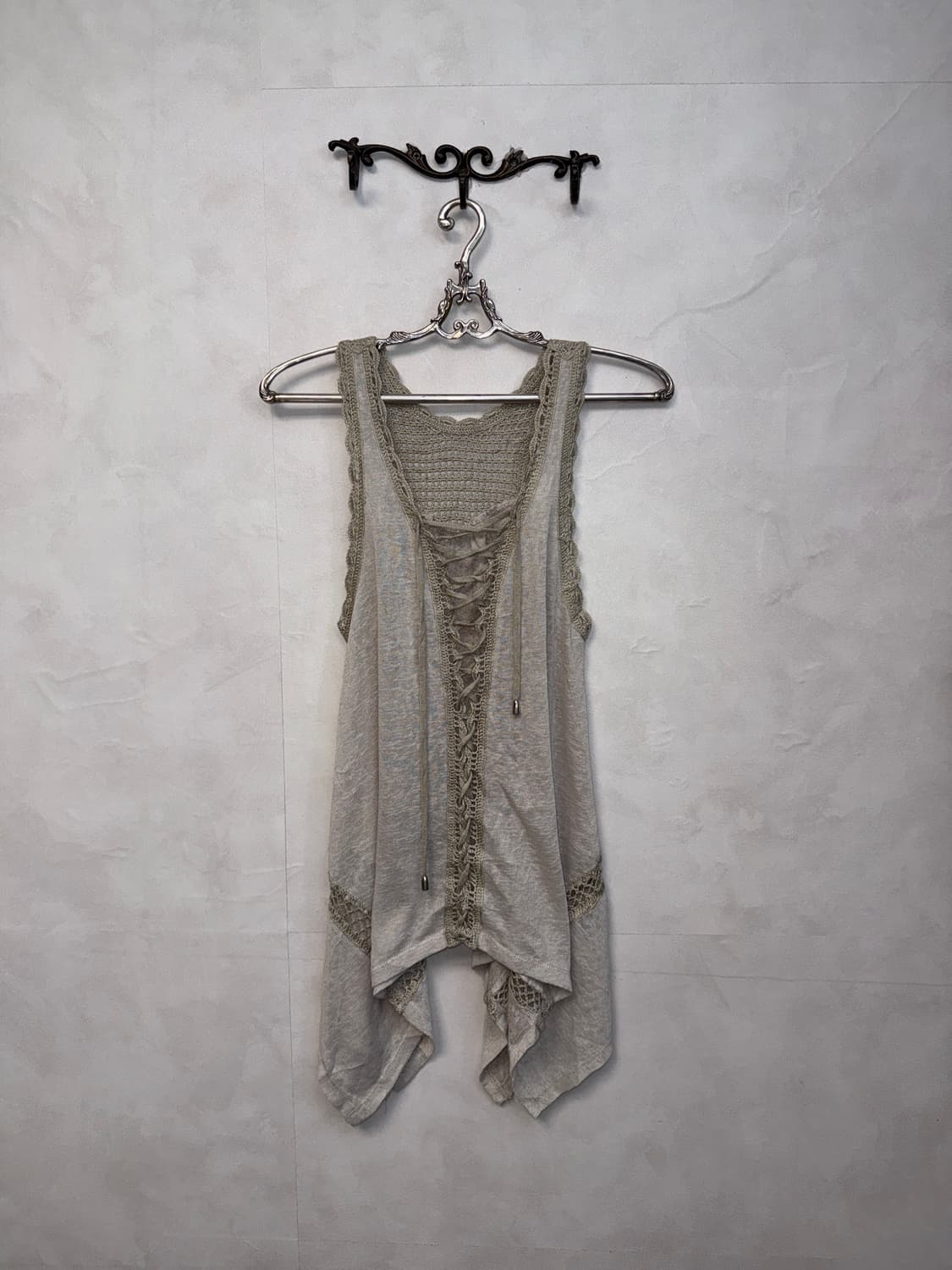 Ash beige crochet laceup unbalance 슬리브리스 상품이미지1