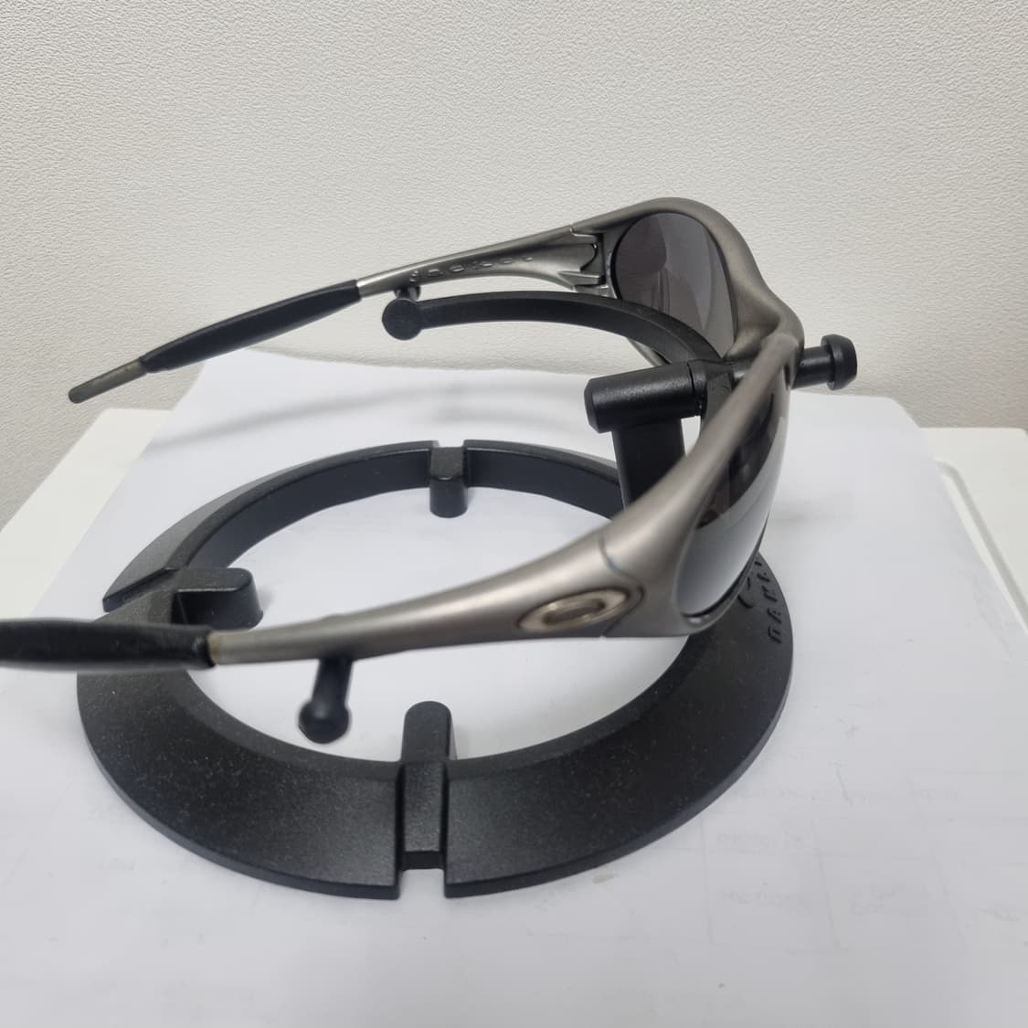 오클리 아이자켓1.0 티타늄 그레이 상품이미지3