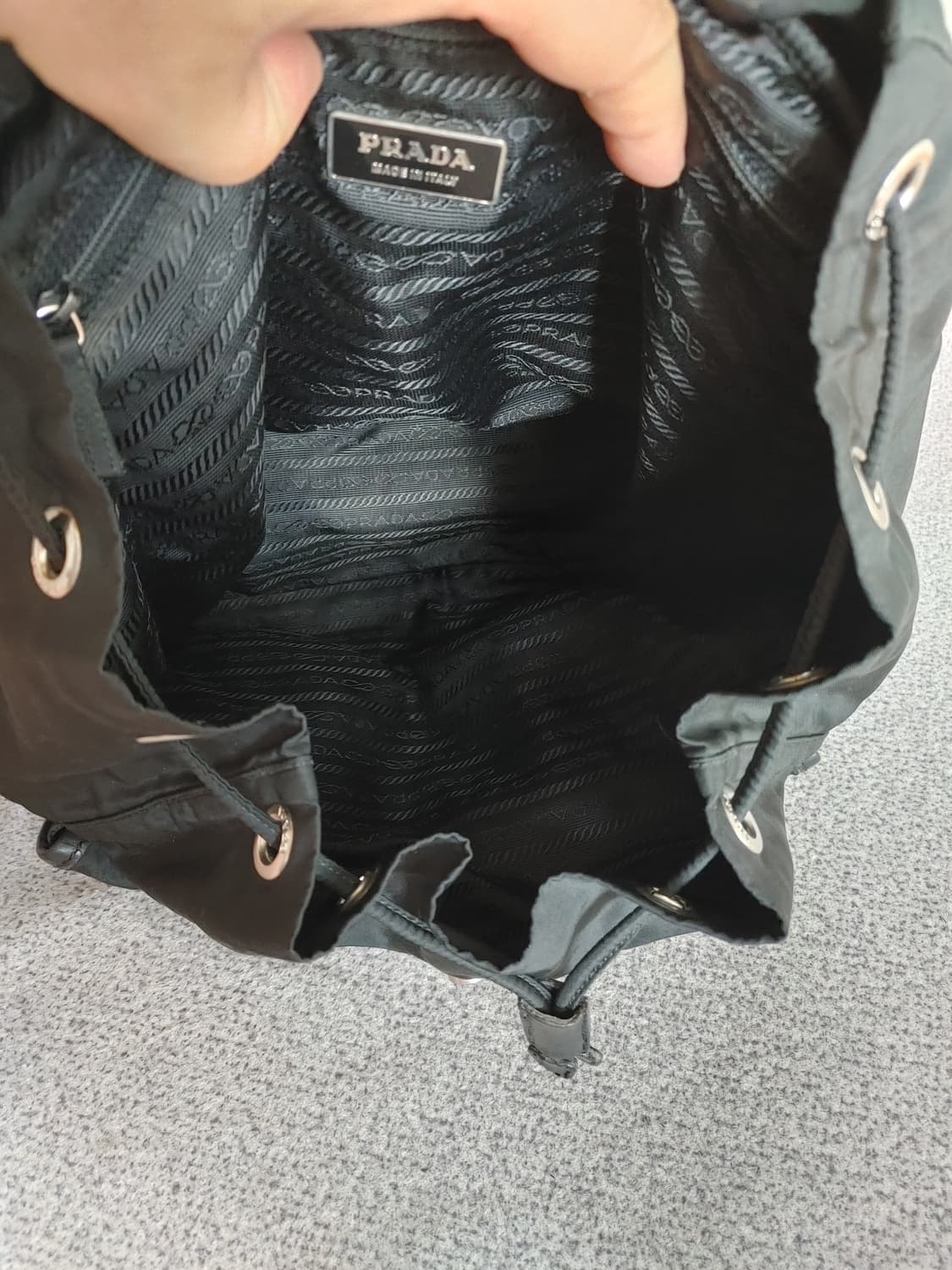 정품 프라다 테수토 나일론 투포켓 포코노 백팩 상품이미지7