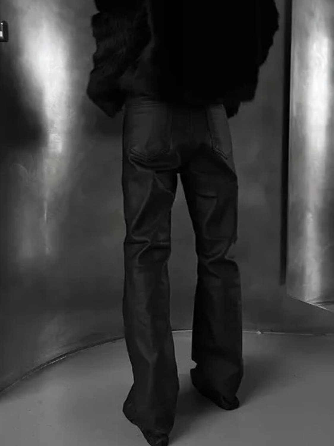 코팅 블랙 슬림 부츠컷로우라이즈팬츠 상품이미지2