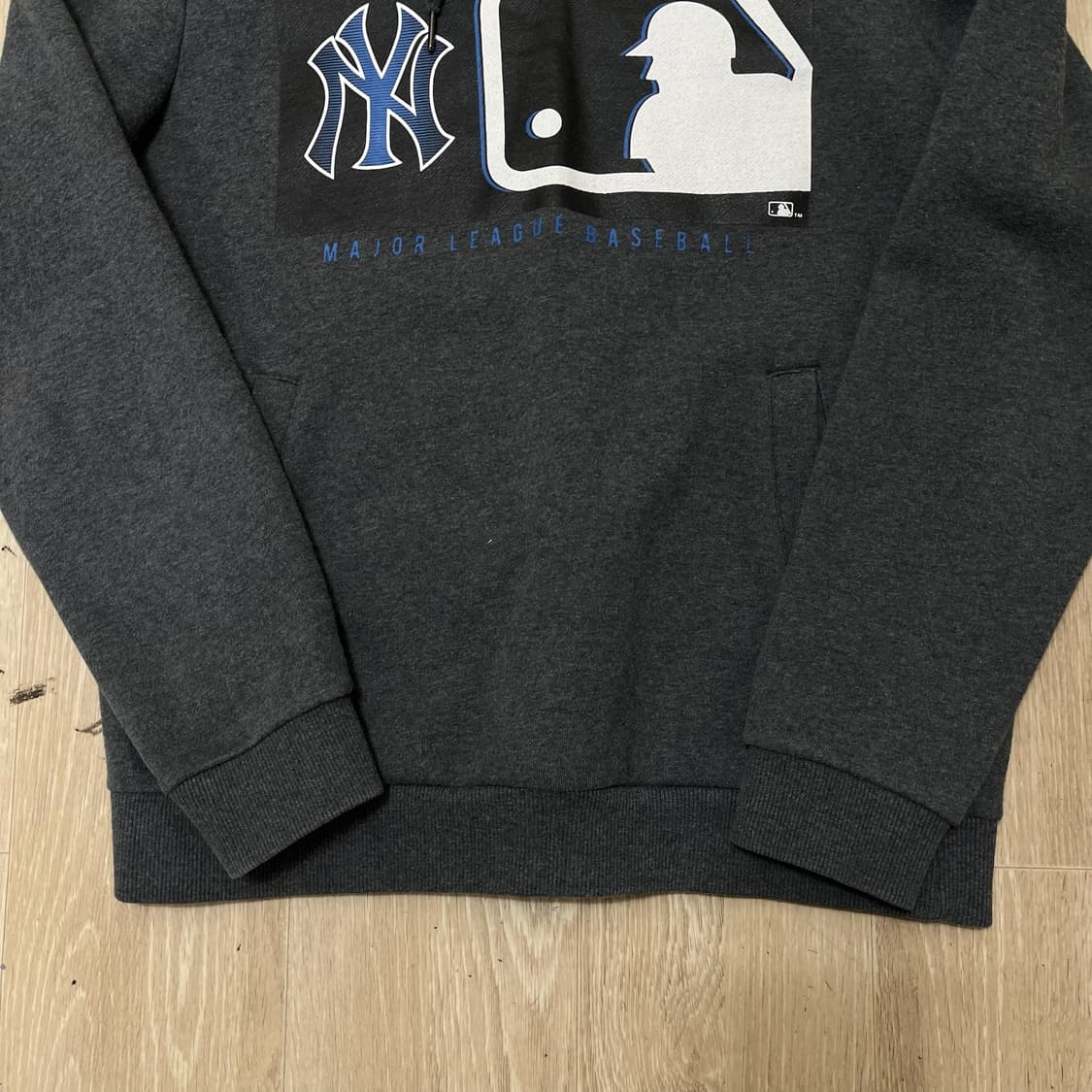 엠엘비 뉴욕양키스 빅로고 약기모 후드티 [차콜] L/100 상품이미지3