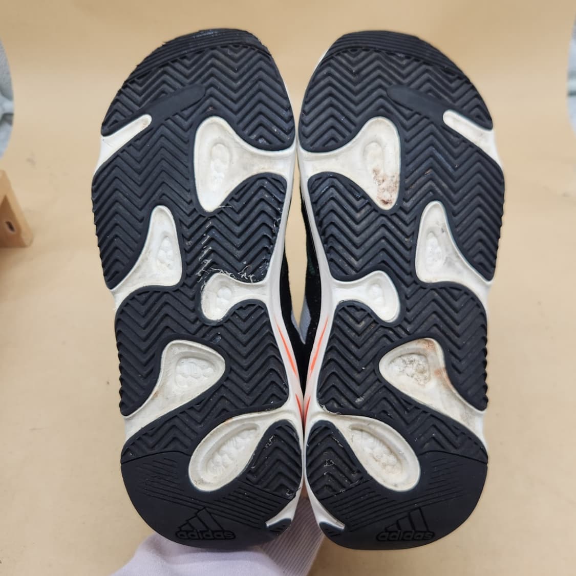 아디다스 700 남성운동화280 상품이미지3