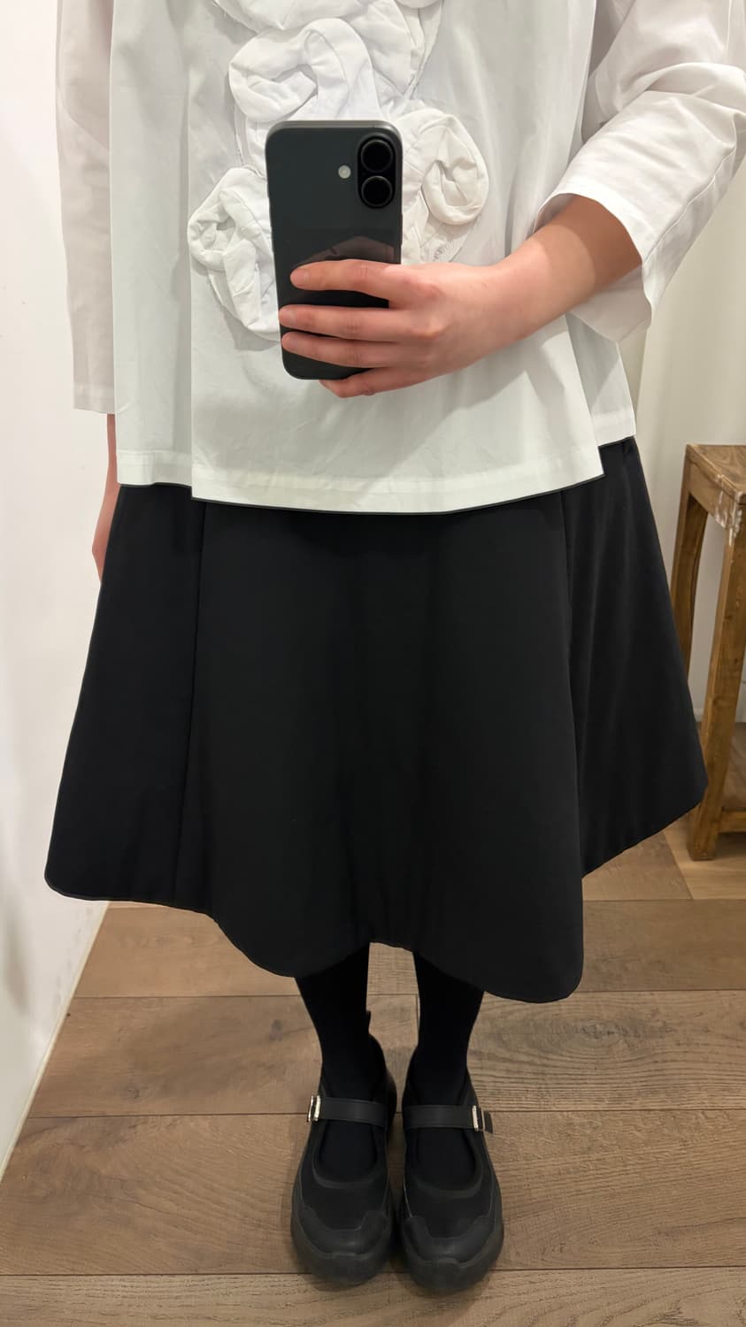 Ruffle Motif Flare Blouse 상품이미지3