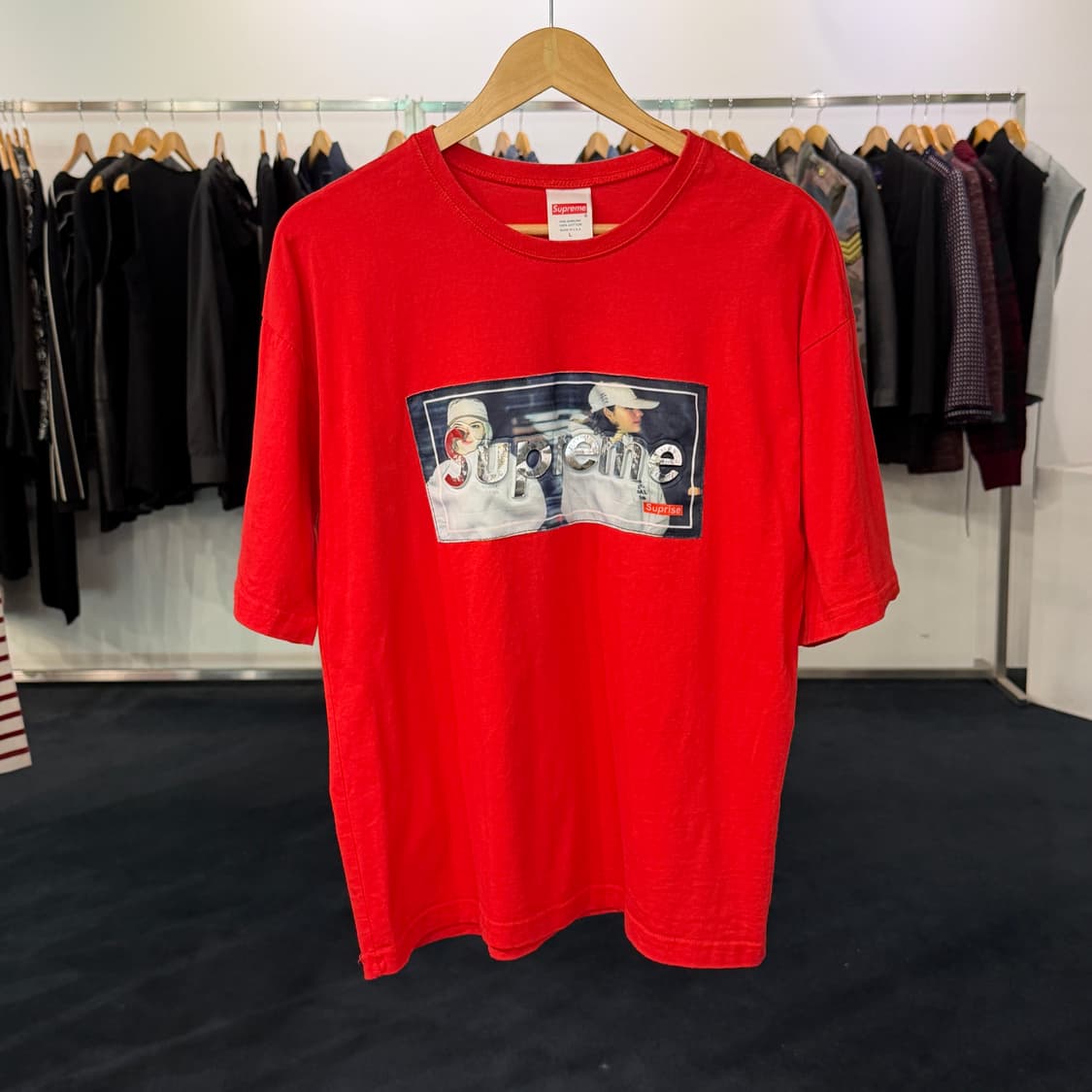 [L] Supreme 슈프림 일리걸 비즈니스 티셔츠 상품이미지1