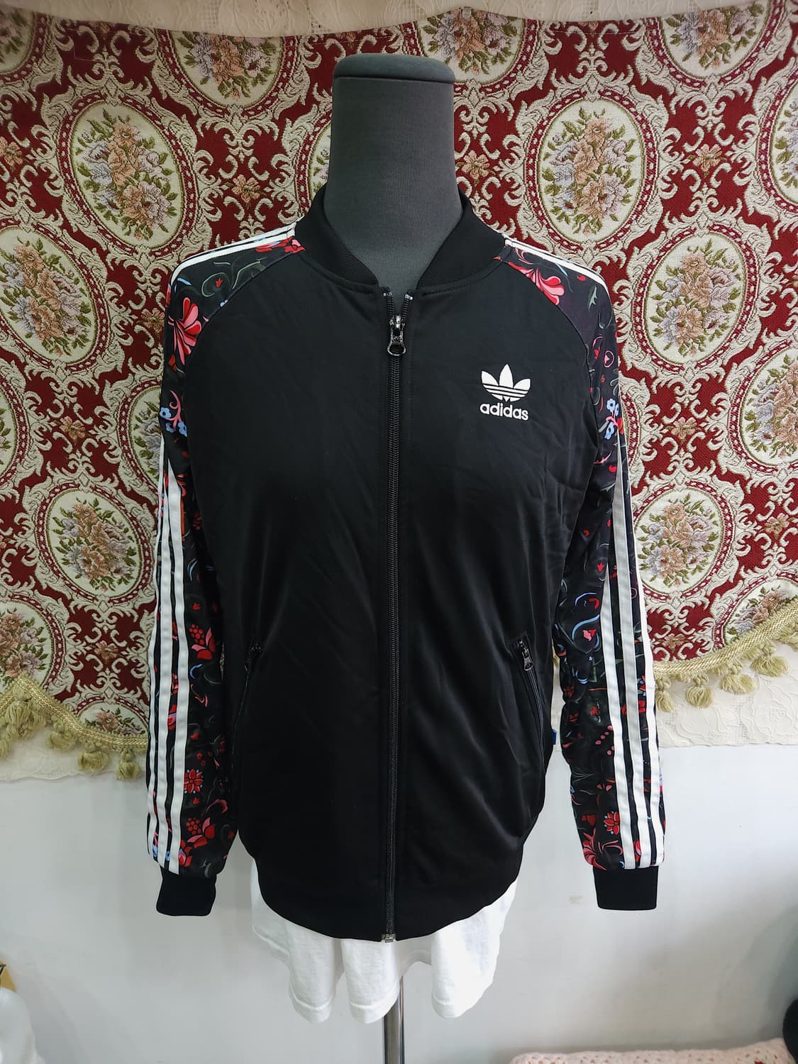 아디다스 슈퍼스타 트랙탑 져지 플라워 패턴 소매

 상품이미지1