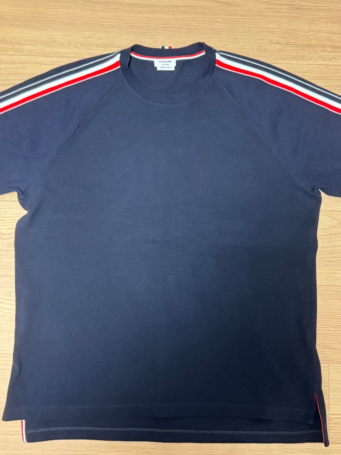 [새상품]  톰브라운 반팔티 상품이미지3