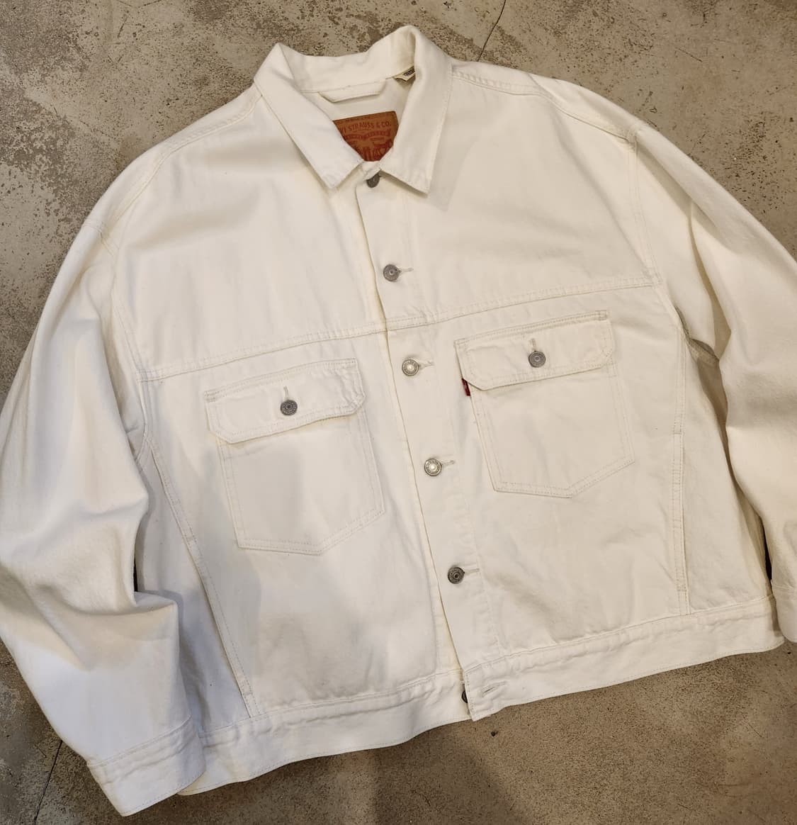 리바이스 화이트 데님 트러커 상품이미지1