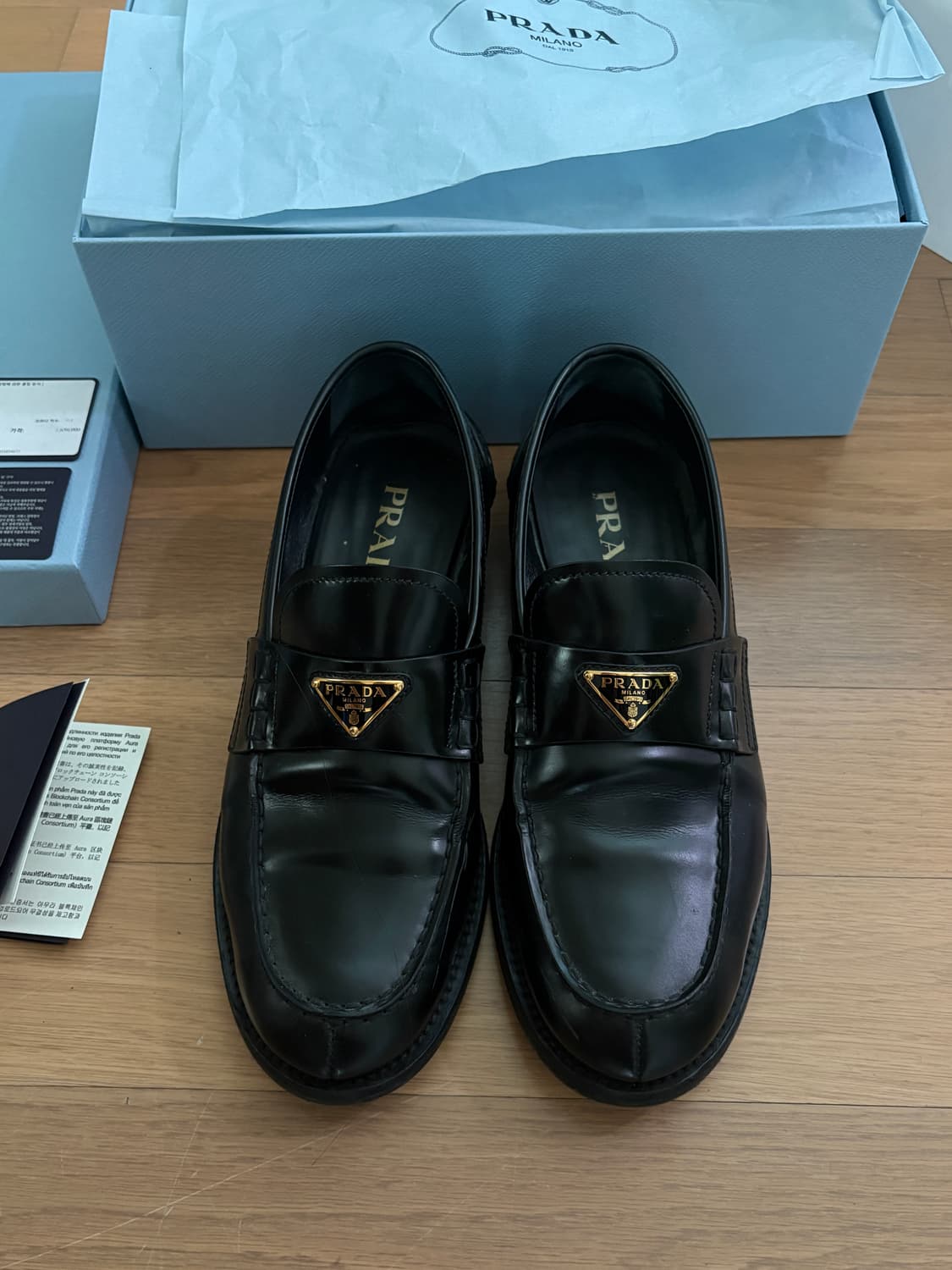 프라다 prada 골드 로고 브러쉬드 블랙 가죽 로퍼 상품이미지2