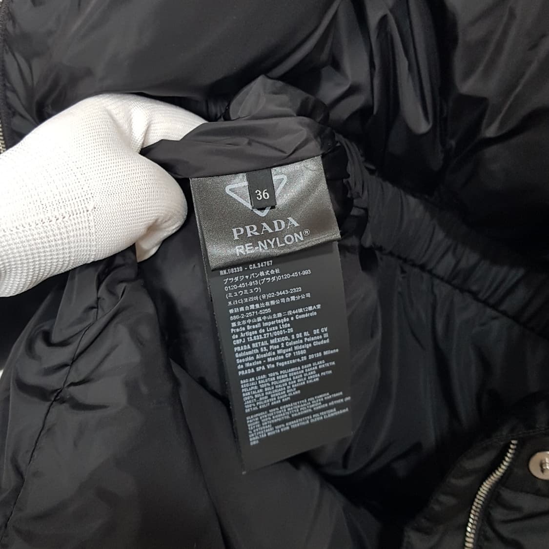 프라다 리나일론 삼각로고 버클 후드 다운 패딩 29Y966 상품이미지9