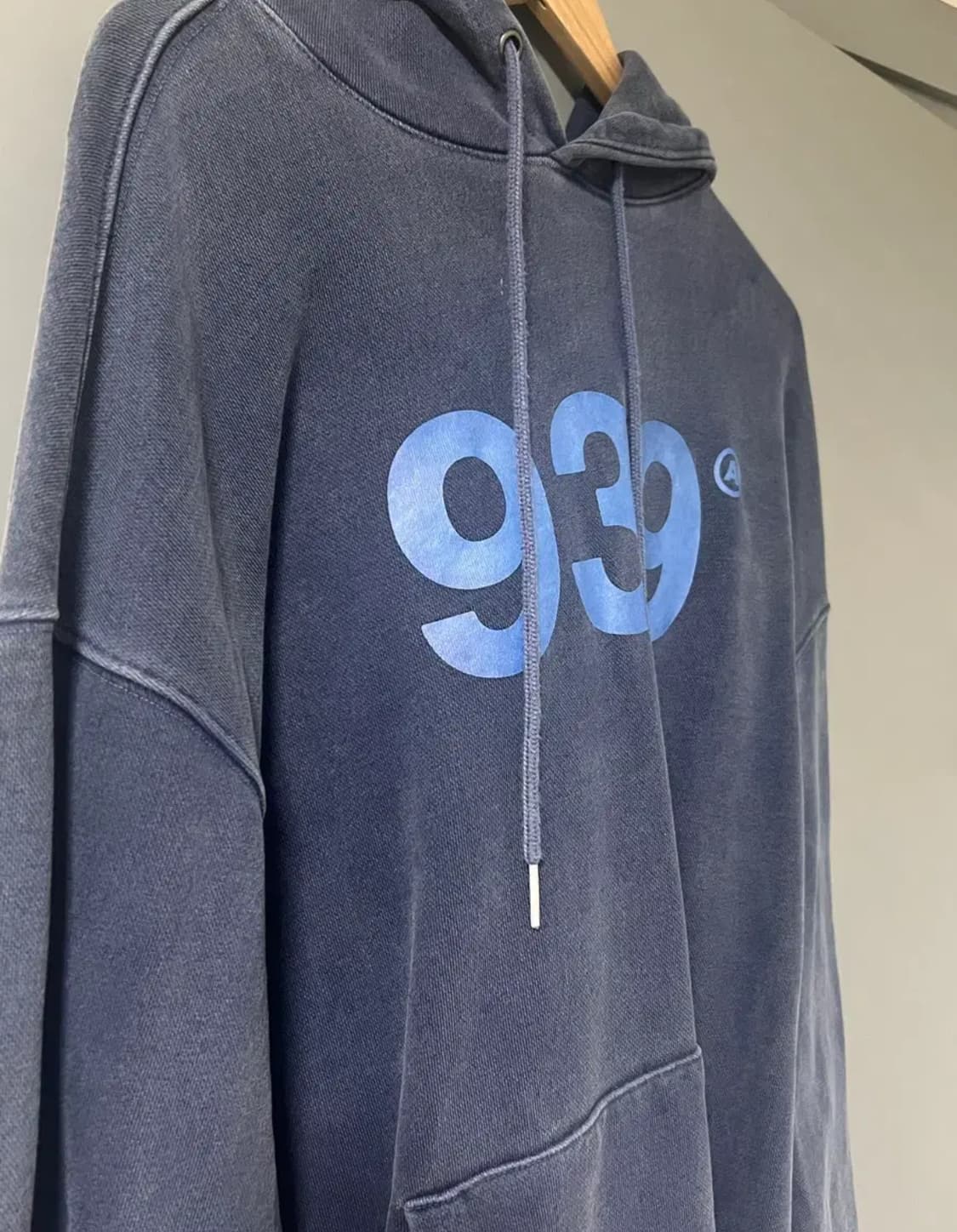 939 아카이브 볼드 후드티 (블루) 상품이미지1