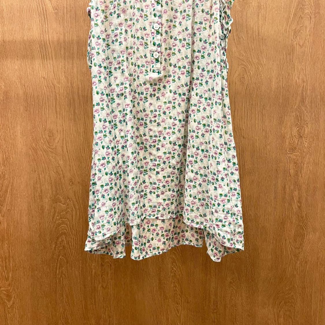 비씨비지 막스아즈리아 슬리브리스 블라우스 플라워 패턴 셔링 디테일 상품이미지5