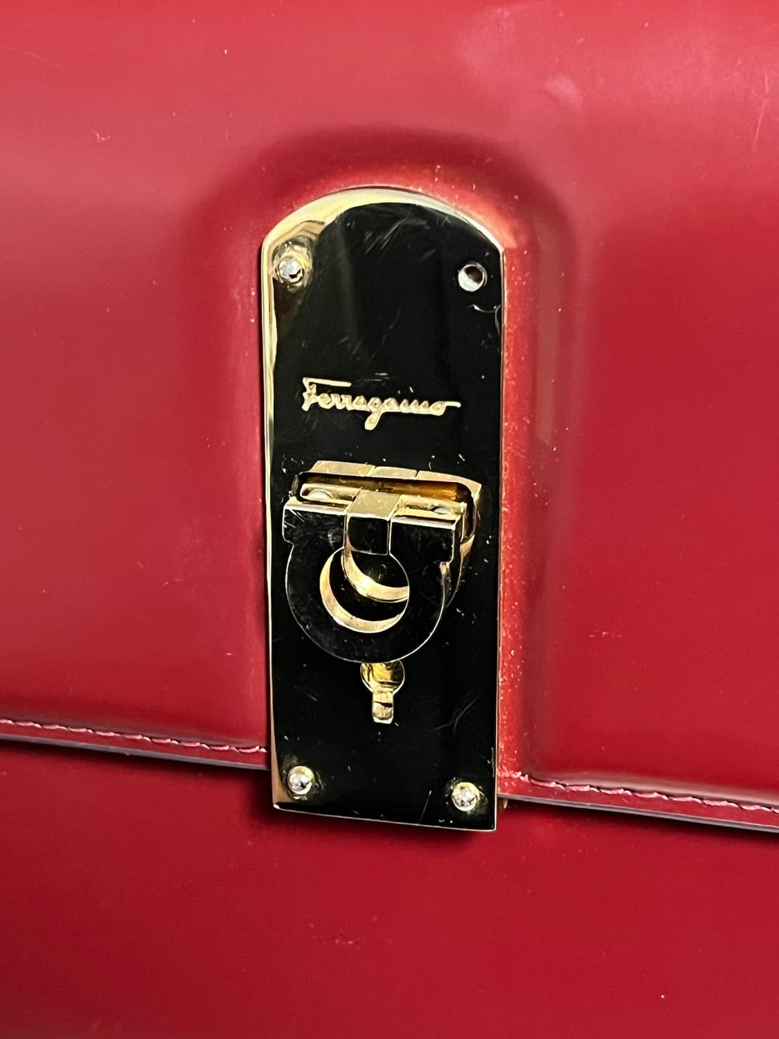 Ferragamo 페라가모 박시즈 스몰백 버건디 상품이미지2