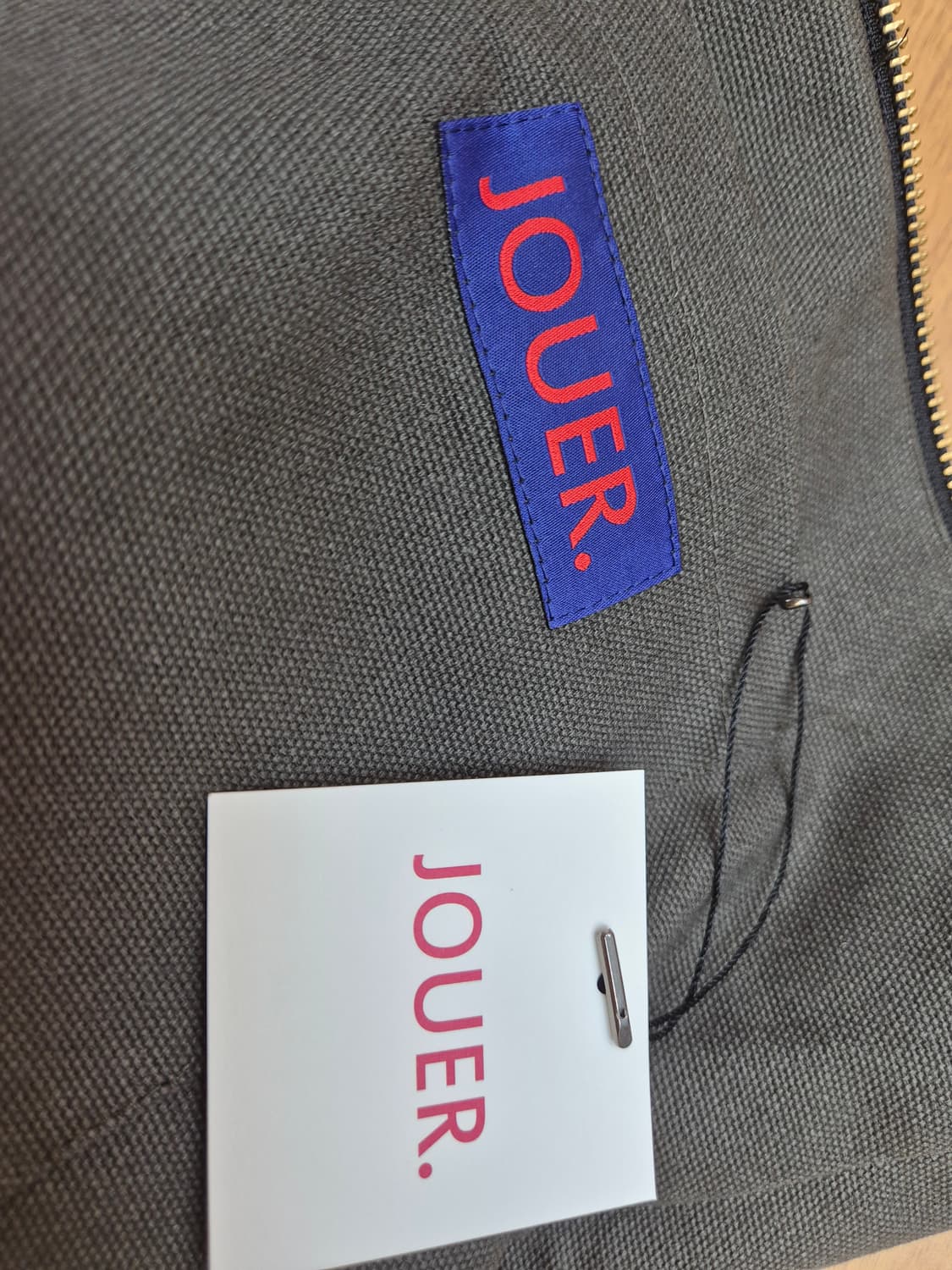 JOUER 스팽글 클러치 골드 컬러입니다. 가로 30cm, 세로 25cm 상품이미지3