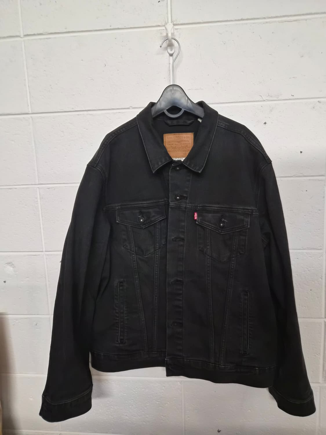 XL/110) 리바이스 프리미엄 블랙 데님 트러커 자켓 팝니다 상품이미지1