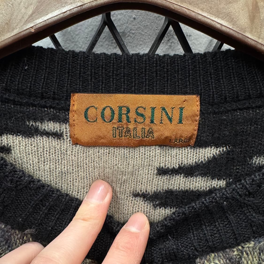 90s ITA VINTAGE 울 니트 사이드 호랑이 자수 포인트 블랙 상품이미지5