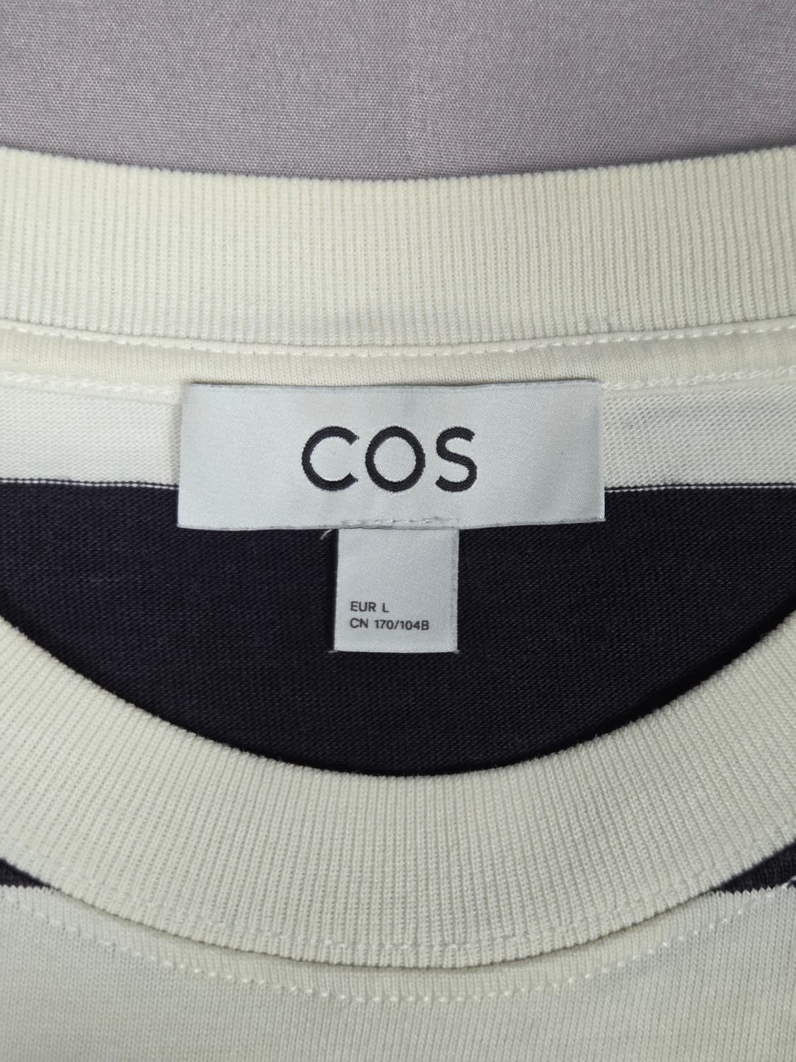 [COS] 클린 컷 스트라이프 레귤러 티셔츠 | S00102 상품이미지3