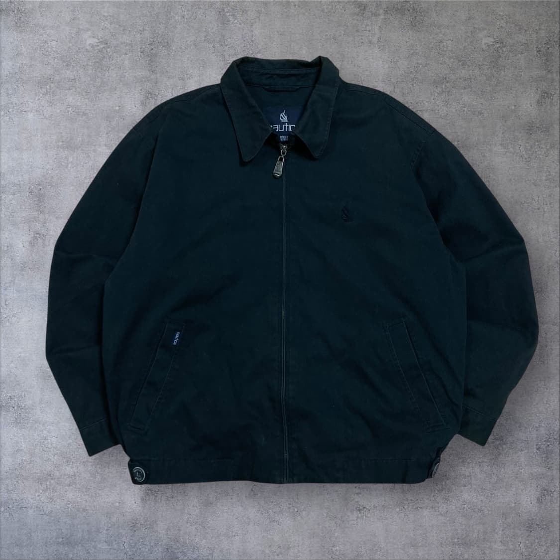 노티카 스몰 로고 블랙 스윙톱 자켓 상품이미지1