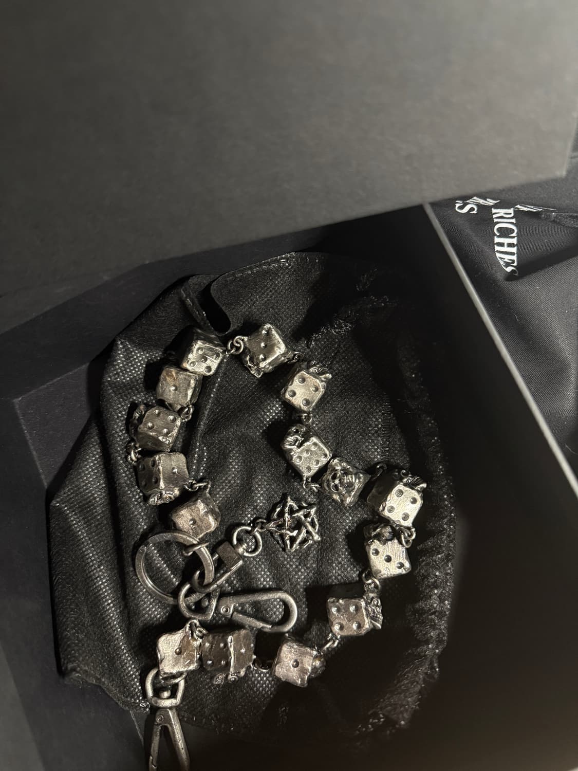 에모스탠스클럽 스컬다이스 체인 상품이미지1