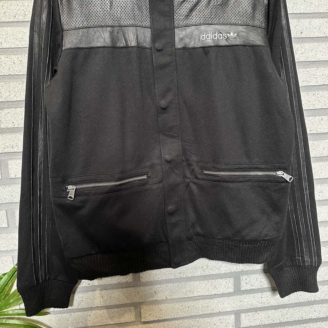 아디다스 삼선 트랙탑 자켓 레더 믹스 하이넥 디테일 오리지널 로고 블랙 상품이미지4