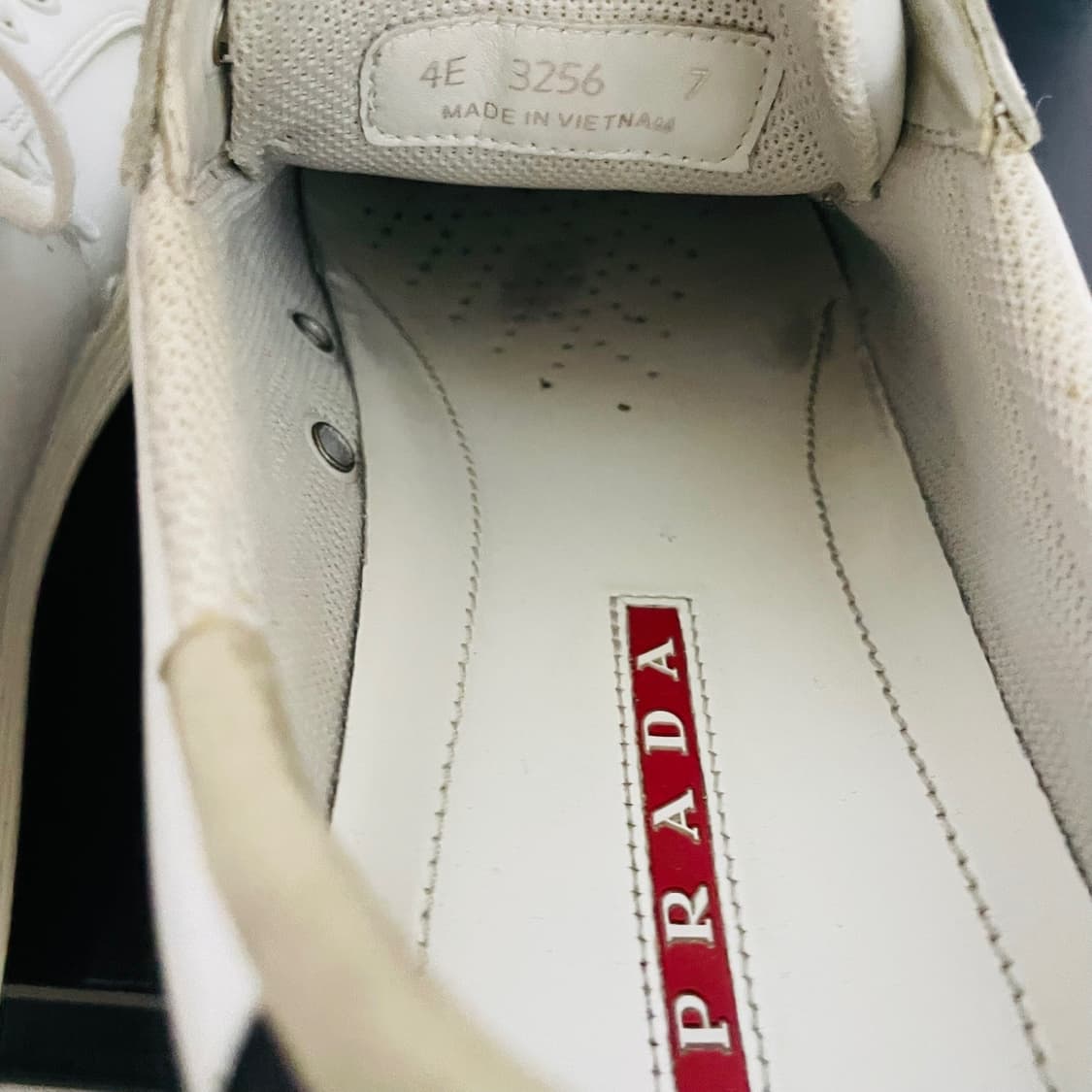 정품 7) 프라다 화이트 로고 스니커즈 270~275 상품이미지6